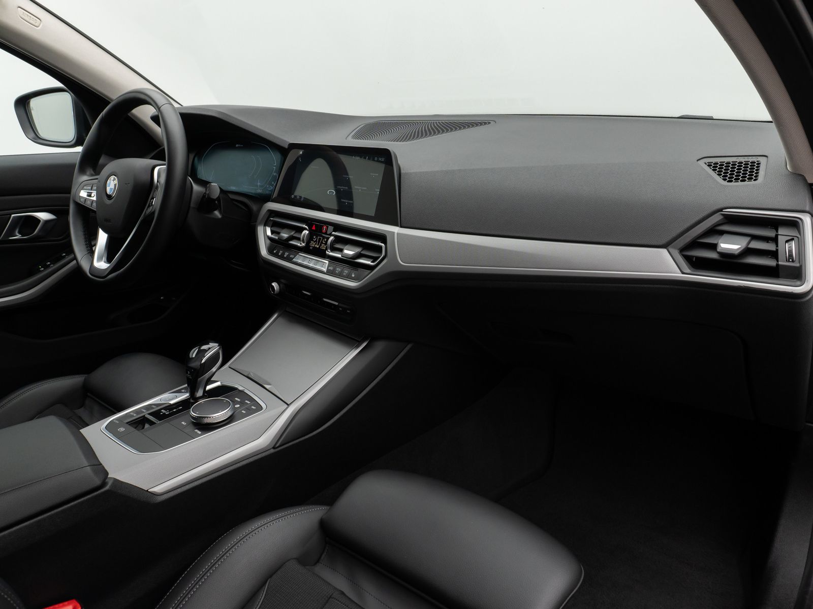 Fahrzeugabbildung BMW 330e Kamera DAB CockPitPr DrivAssis Alarm Sport