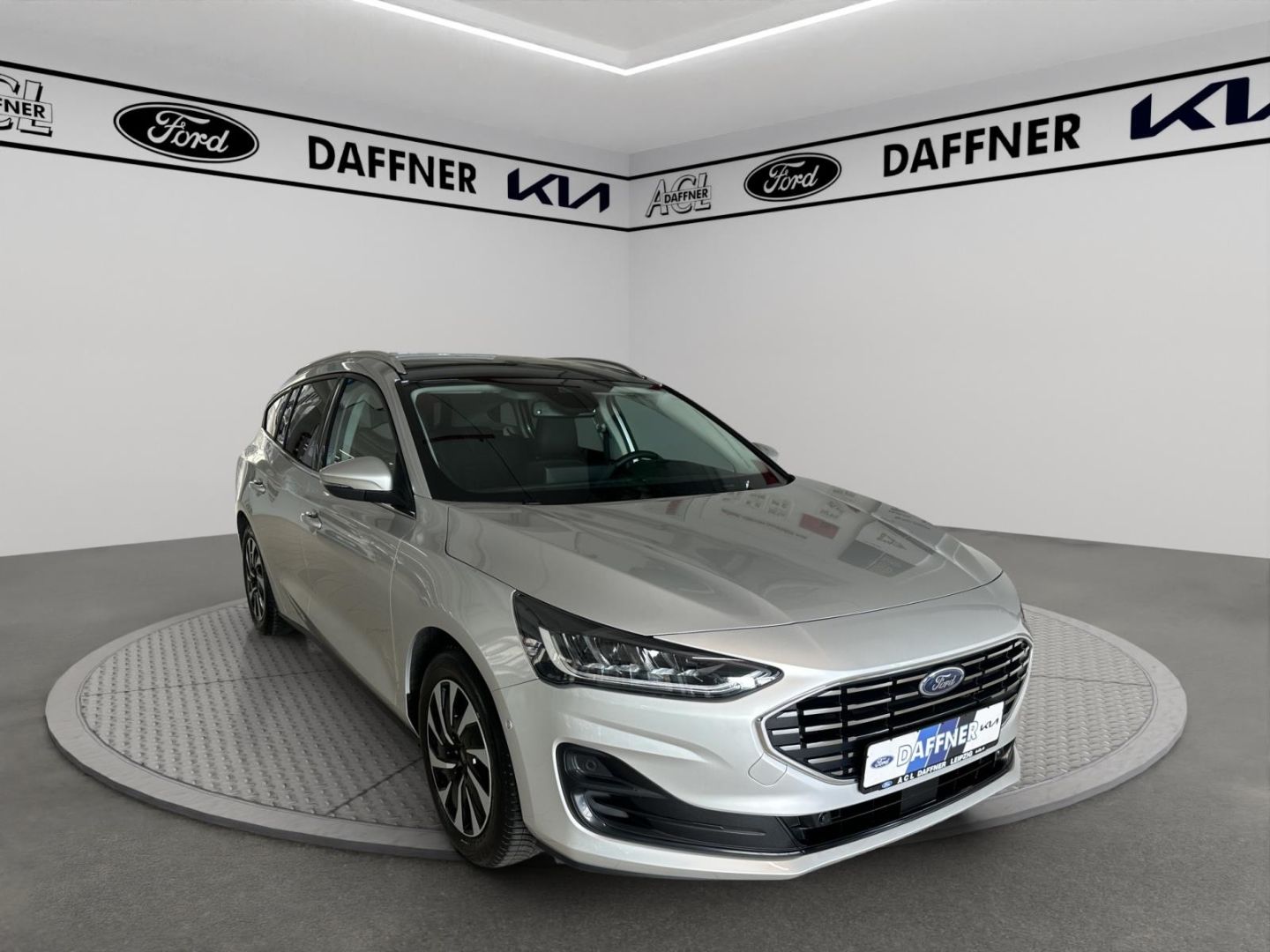 Fahrzeugabbildung Ford Focus Turnier Titanium X Navi LED ACC El. Heckkl