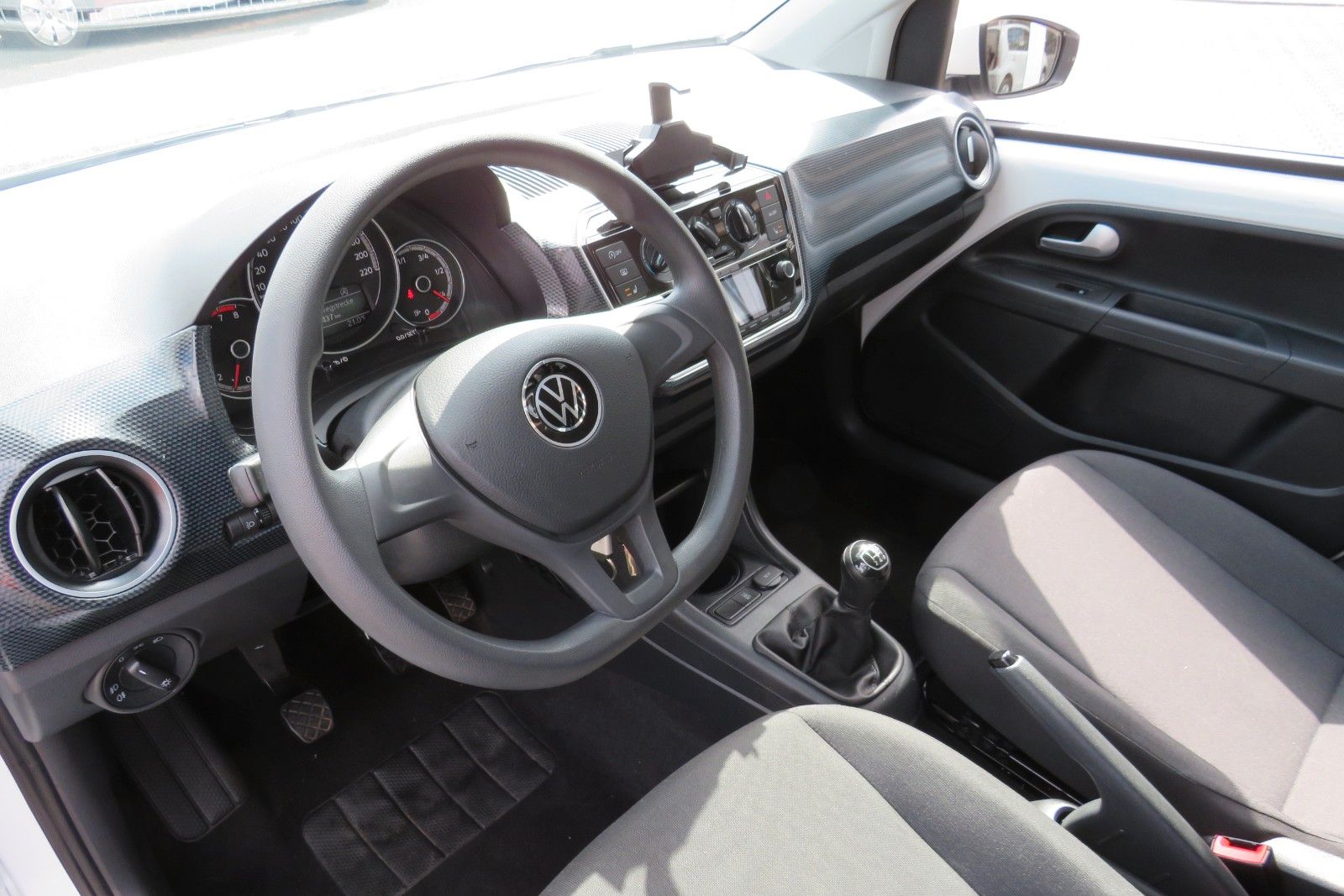 Fahrzeugabbildung Volkswagen up! 4T SITZH. GJ KLIMA TELVOR MAPS&MORE 1.HD