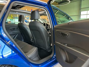 Seat Leon ST *Keyless*Pano*SpurHT*AHK*LED*Ambiente*