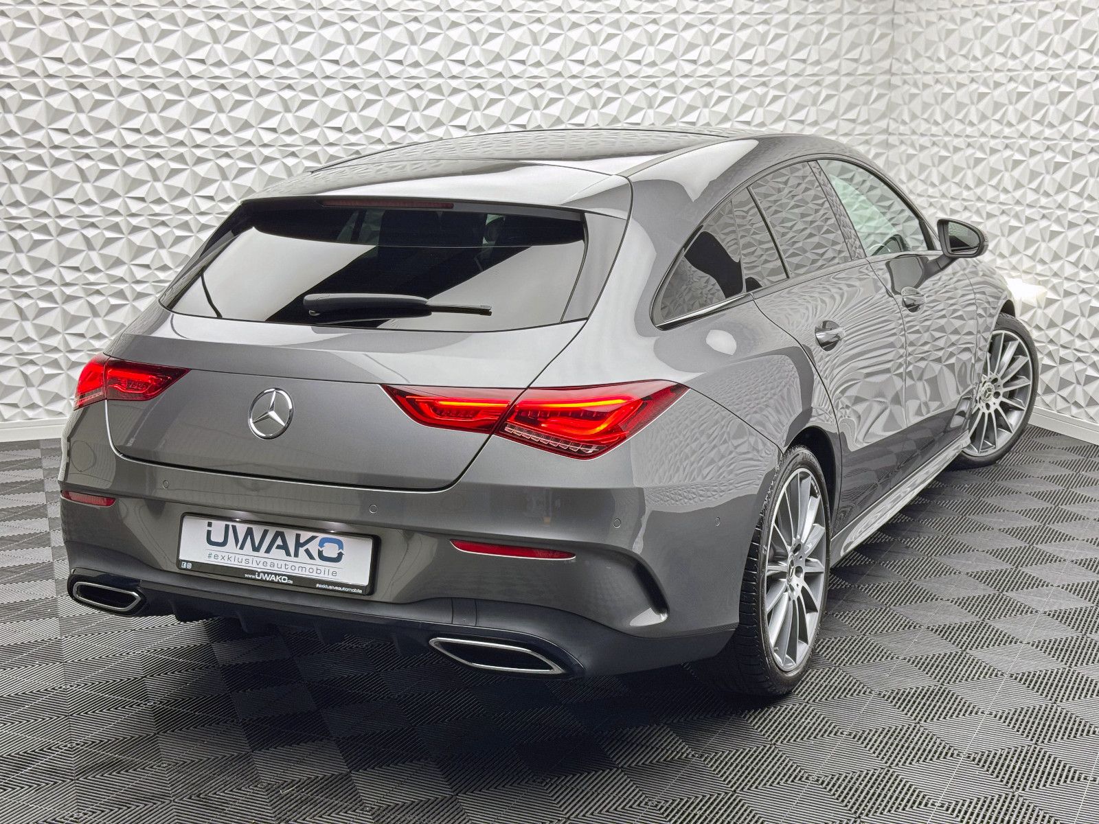 Fahrzeugabbildung Mercedes-Benz CLA 200 SB AMG/DISTRO/NIGHT/RCAM/PANO/MBUX/AHK