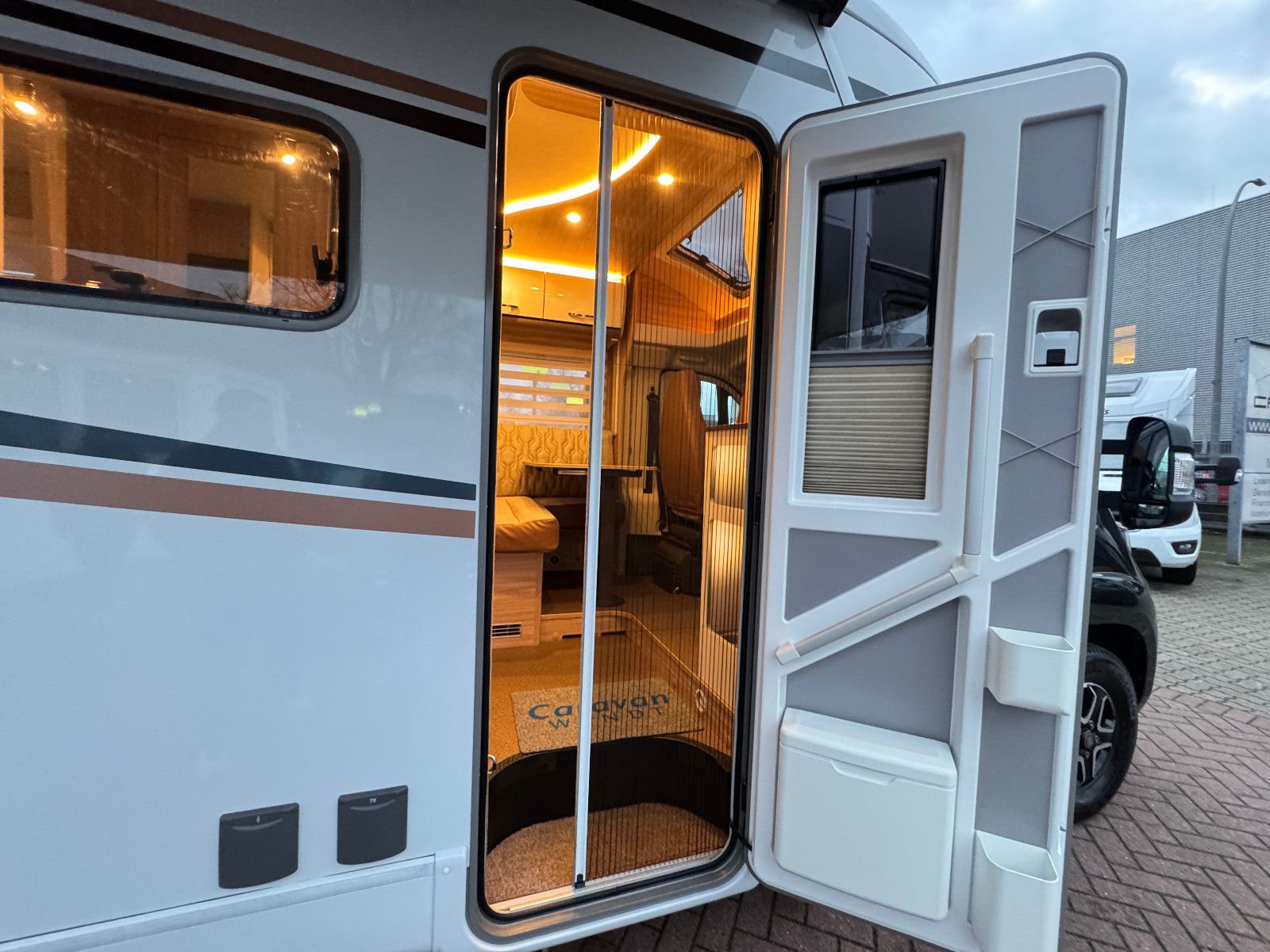 Fahrzeugabbildung Bürstner LIMITED T 690 G FIAT 9G-AUTOMATK HUBBETT SAT TV