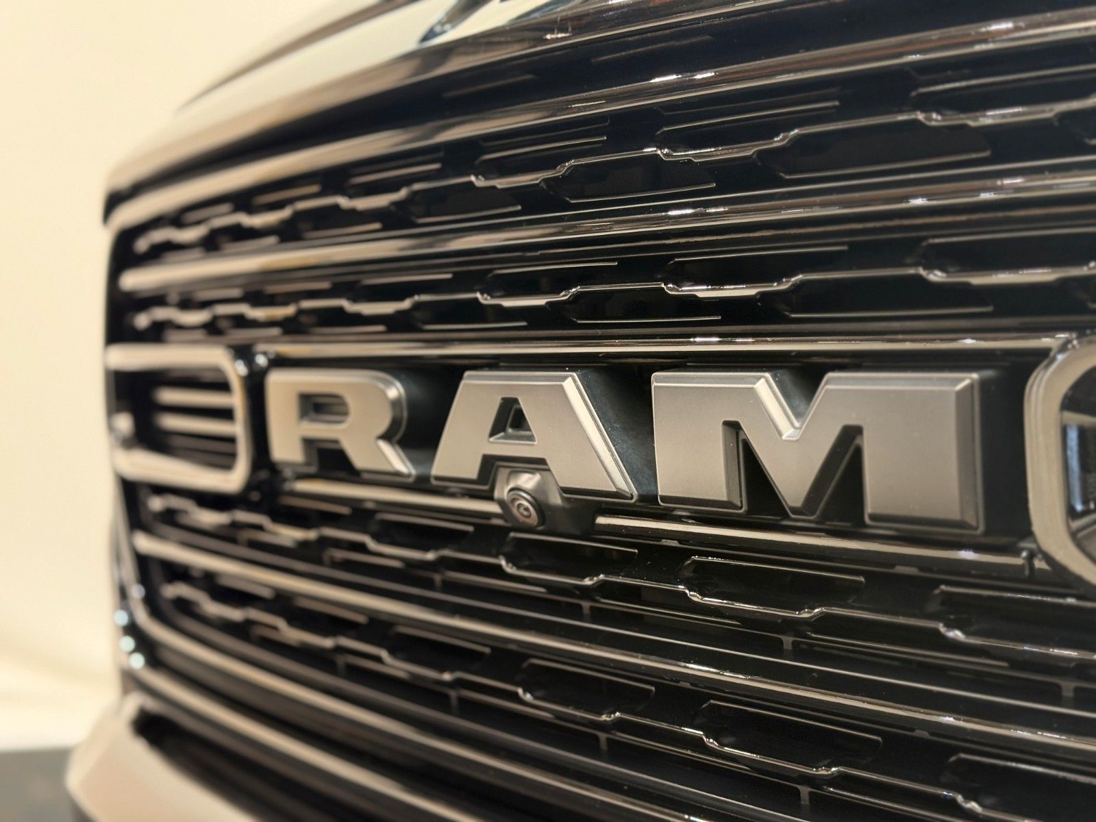 Fahrzeugabbildung Dodge RAM 1500 LIMITED NIGHT CREW CAB 4x4 RAMBOX