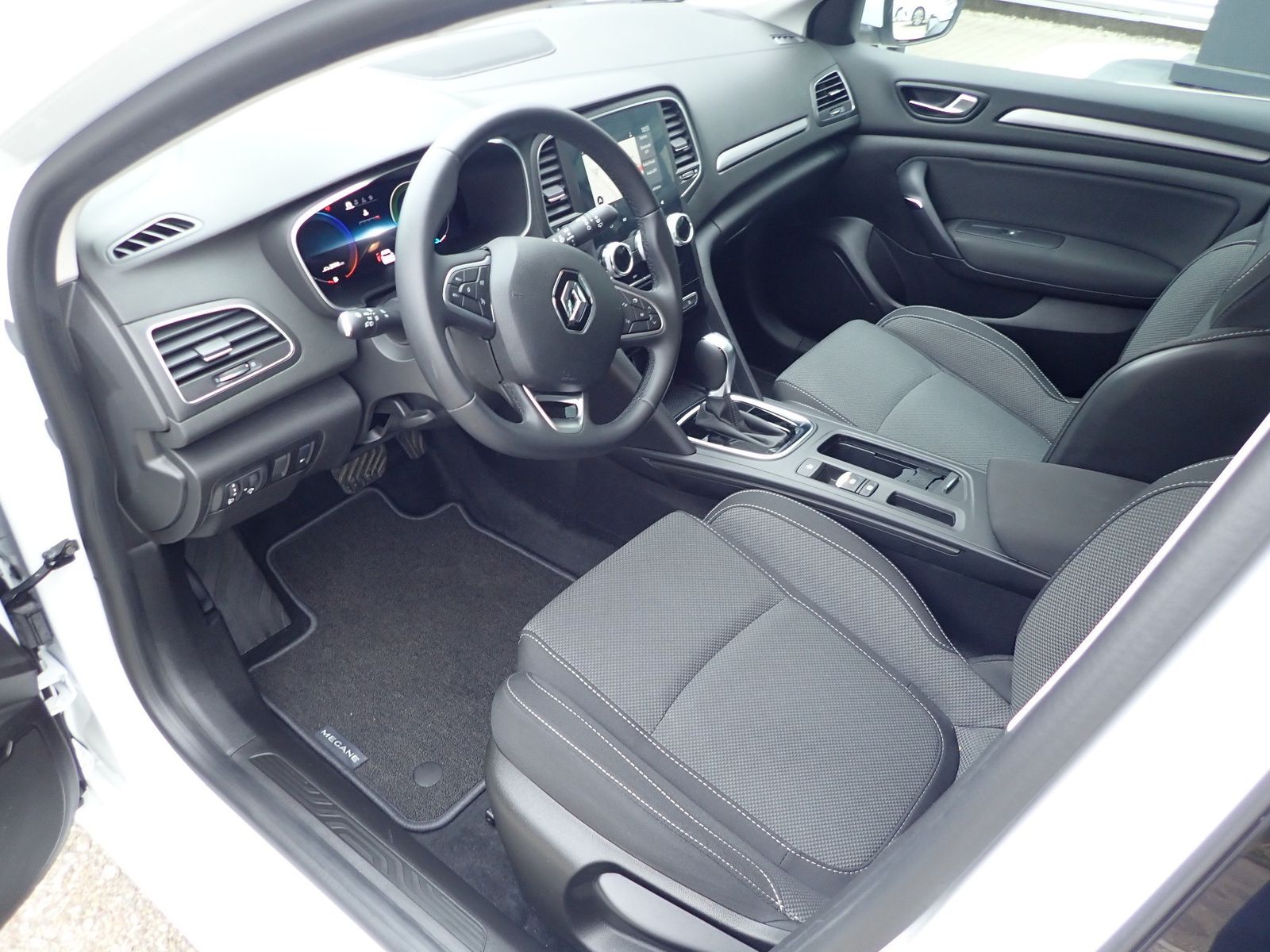 Fahrzeugabbildung Renault Megane E-TECH Grandtour Equilibre E-TECH PLUG-IN