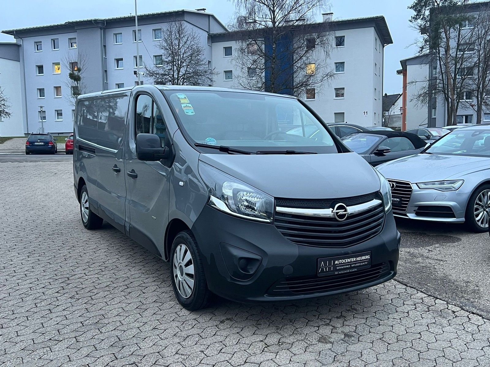 Opel Vivaro - 1