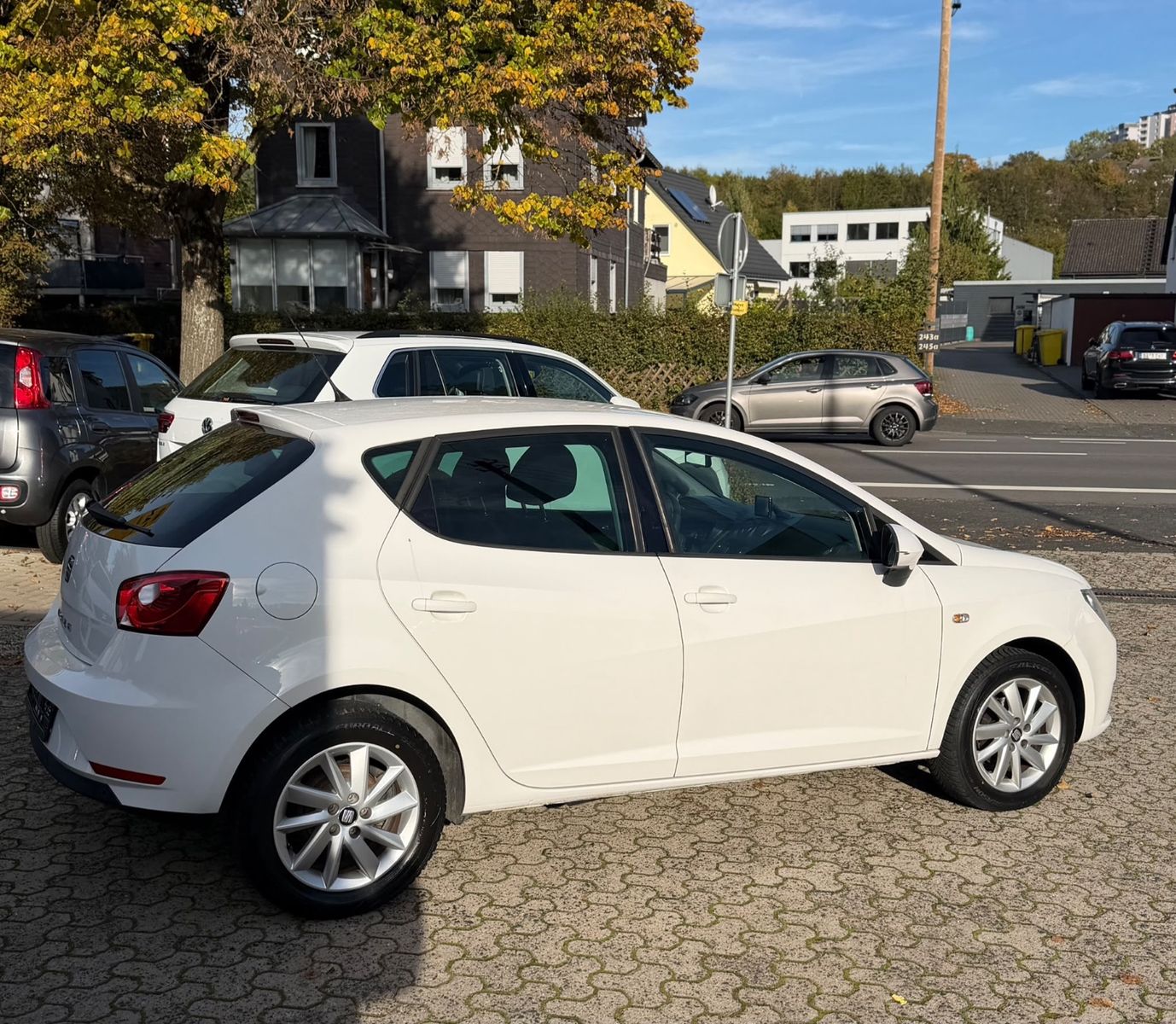 Fahrzeugabbildung SEAT Ibiza 1.4 Style *NAVI *PDC *TEMPOMAT