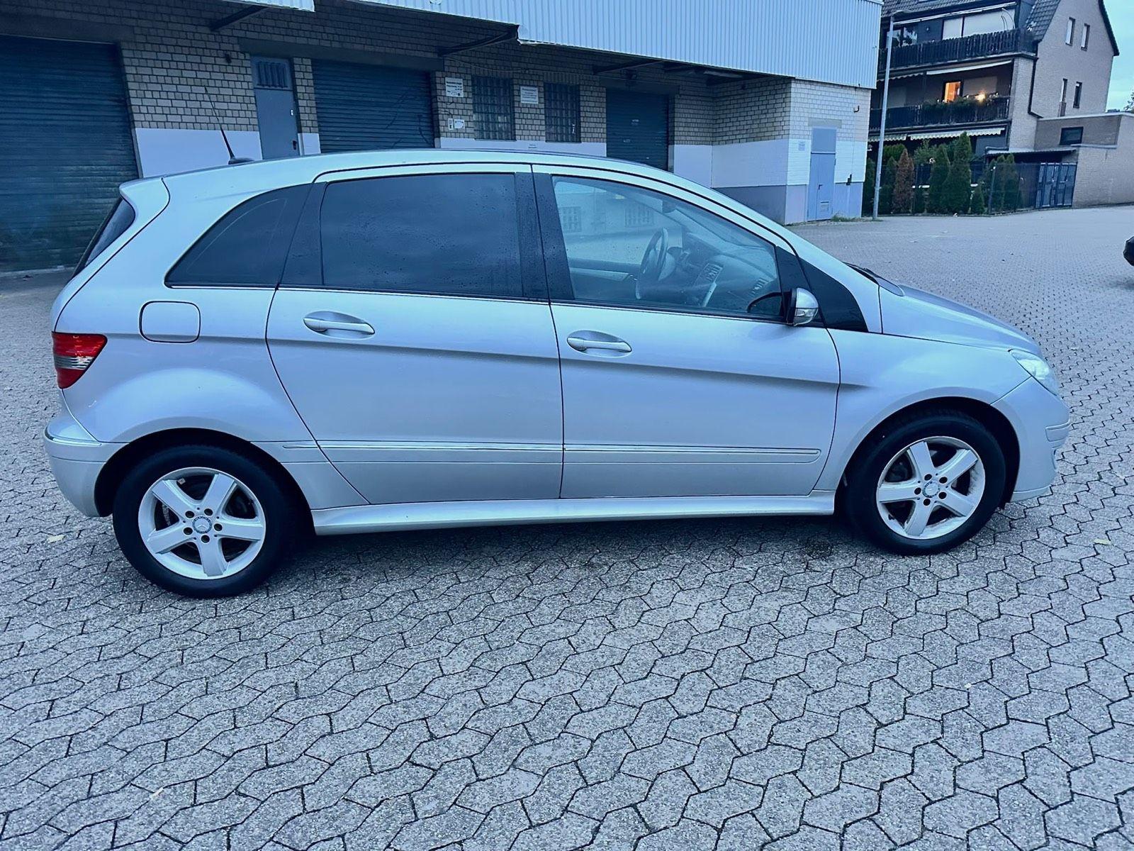 Mercedes-Benz B200 2008 — rear view