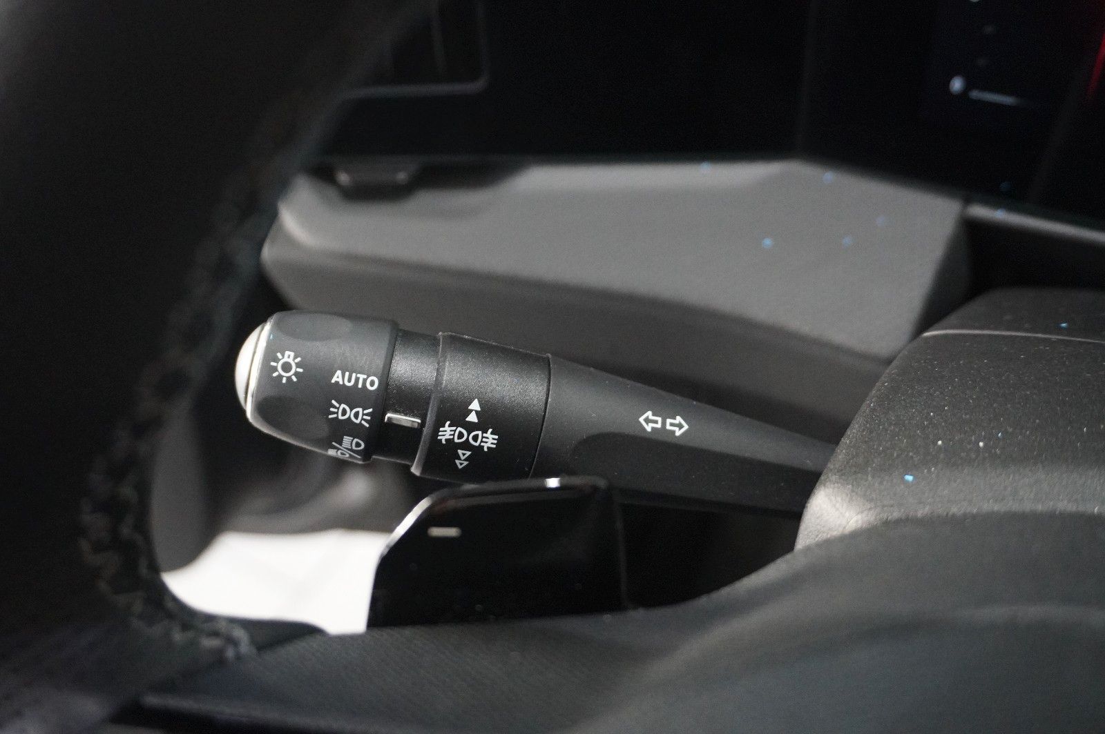Fahrzeugabbildung Opel Astra L ST 1.2T ULTIMATE NAVI/LED/360° /PANO./SH