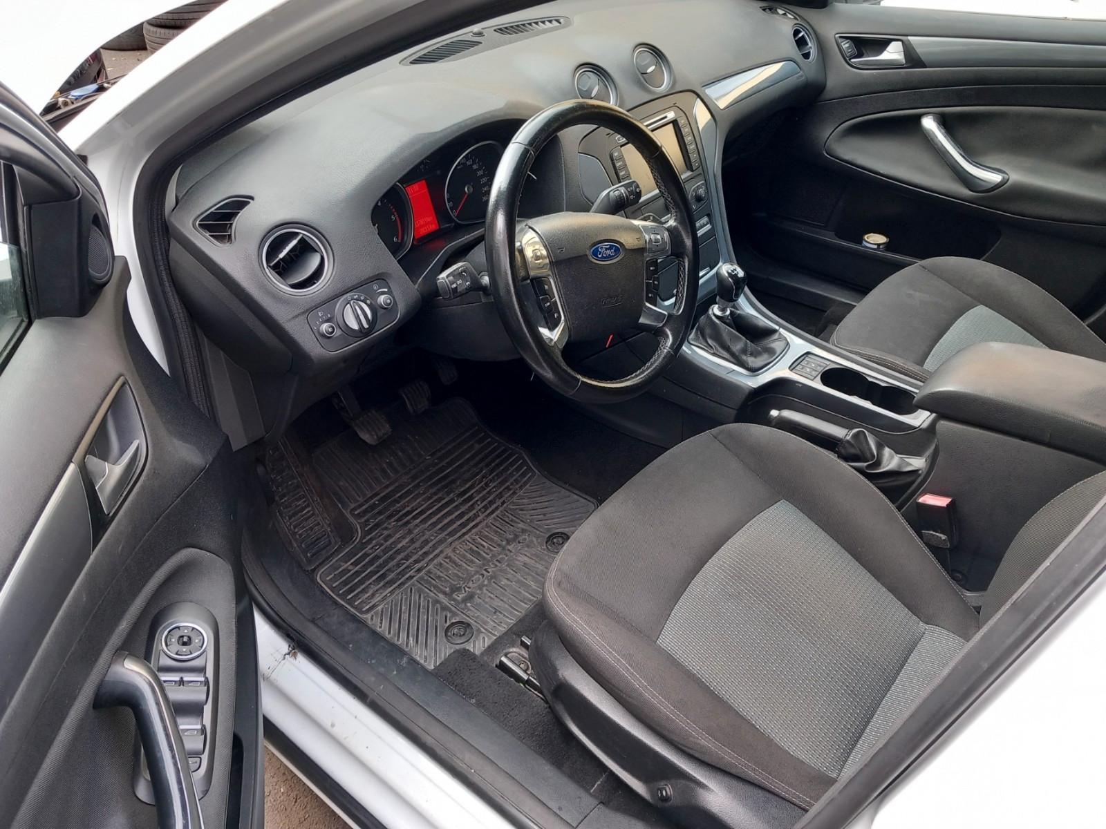 Ford Mondeo 2011 — photo 10