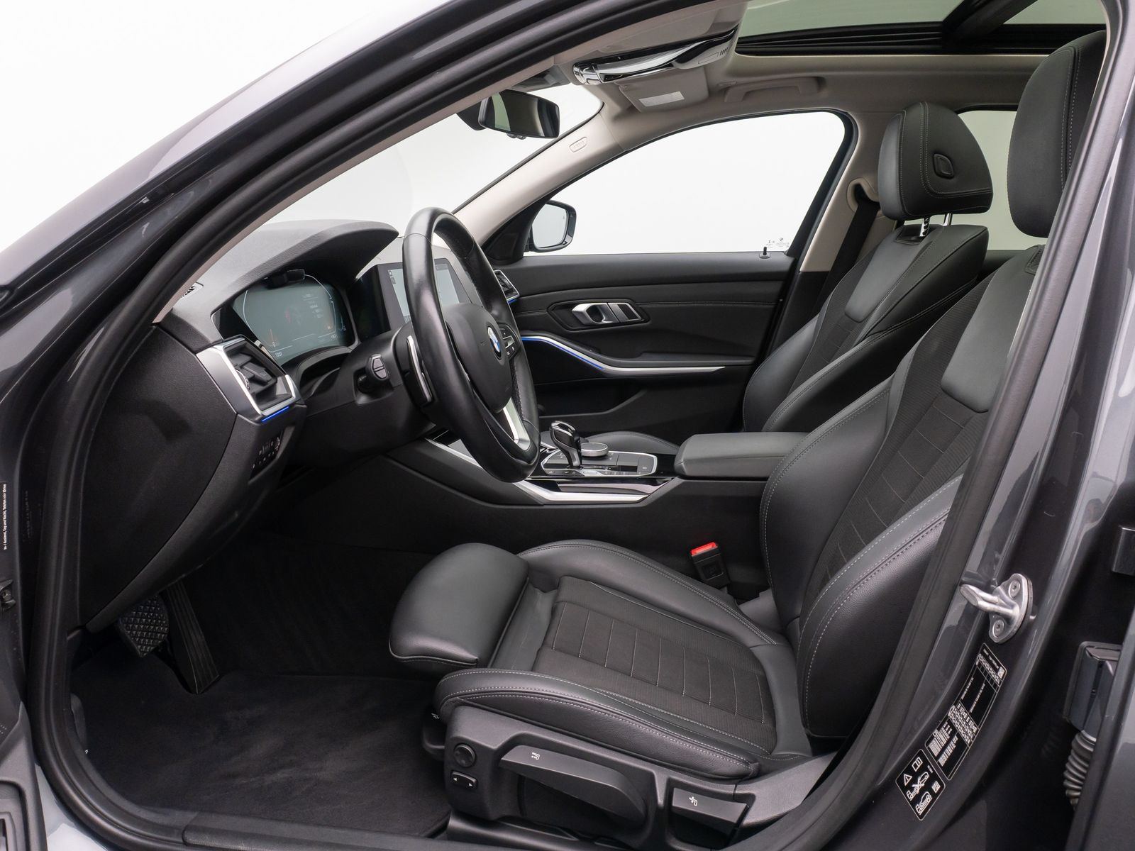Fahrzeugabbildung BMW 330i xD SportLine Panorama DAB HiFi AHK Komfort