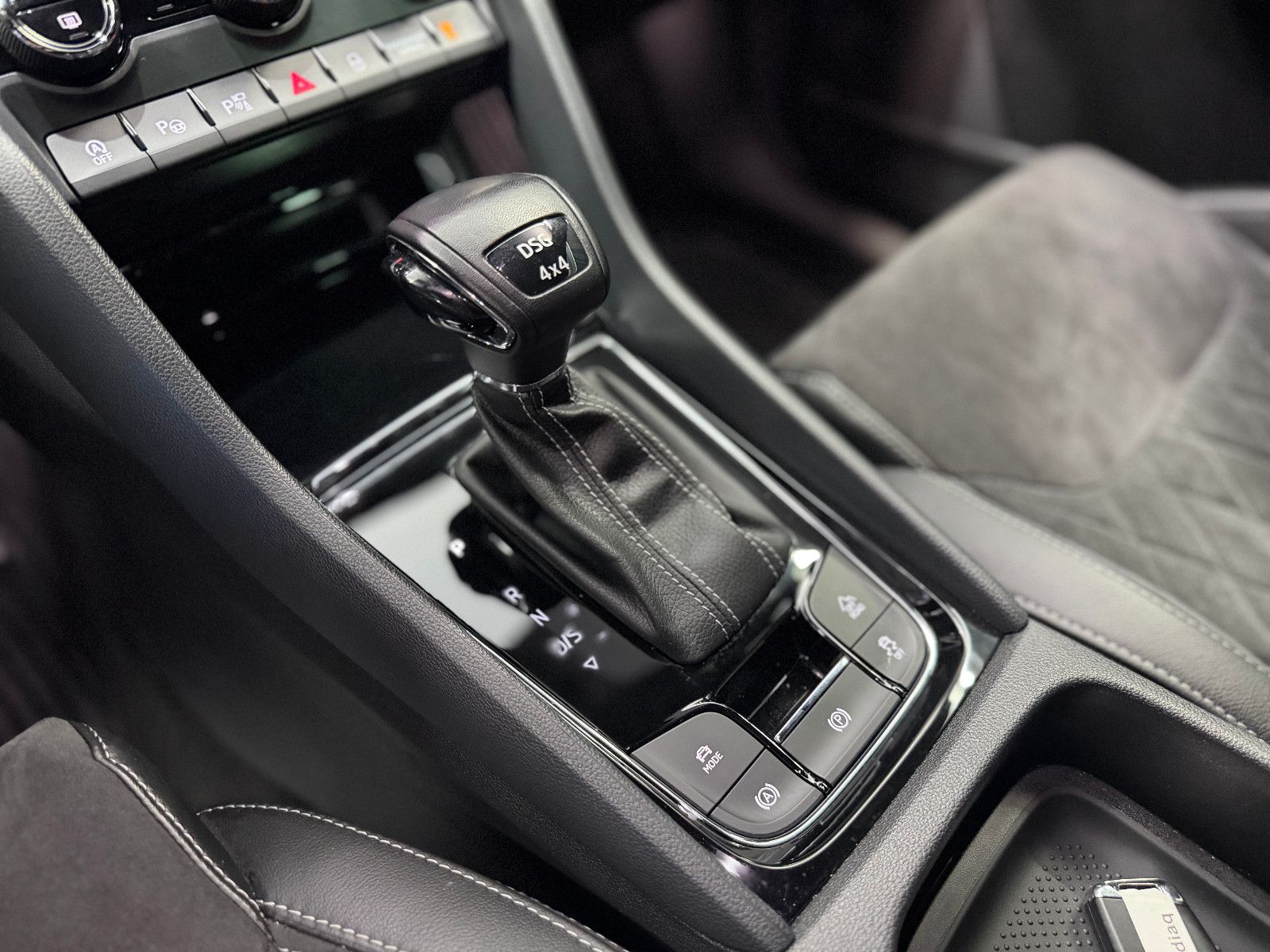 Fahrzeugabbildung SKODA Kodiaq Sportline 4x4|CANTON|360°|AHK