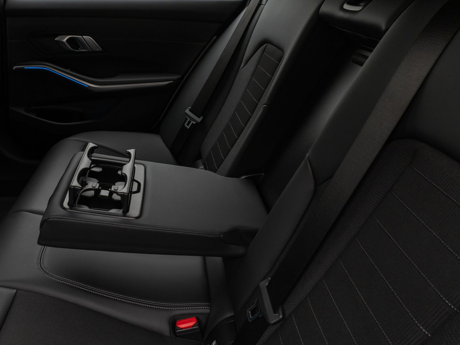 Fahrzeugabbildung BMW 330e xD Sport Line Kamera DAB Stop&Go Alarm LED
