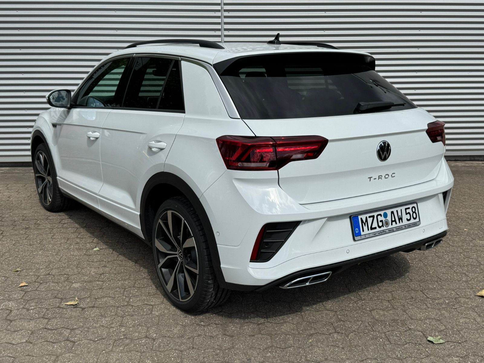 Fahrzeugabbildung Volkswagen T-Roc R-Line 1.5 TSI DSG AHK ACC