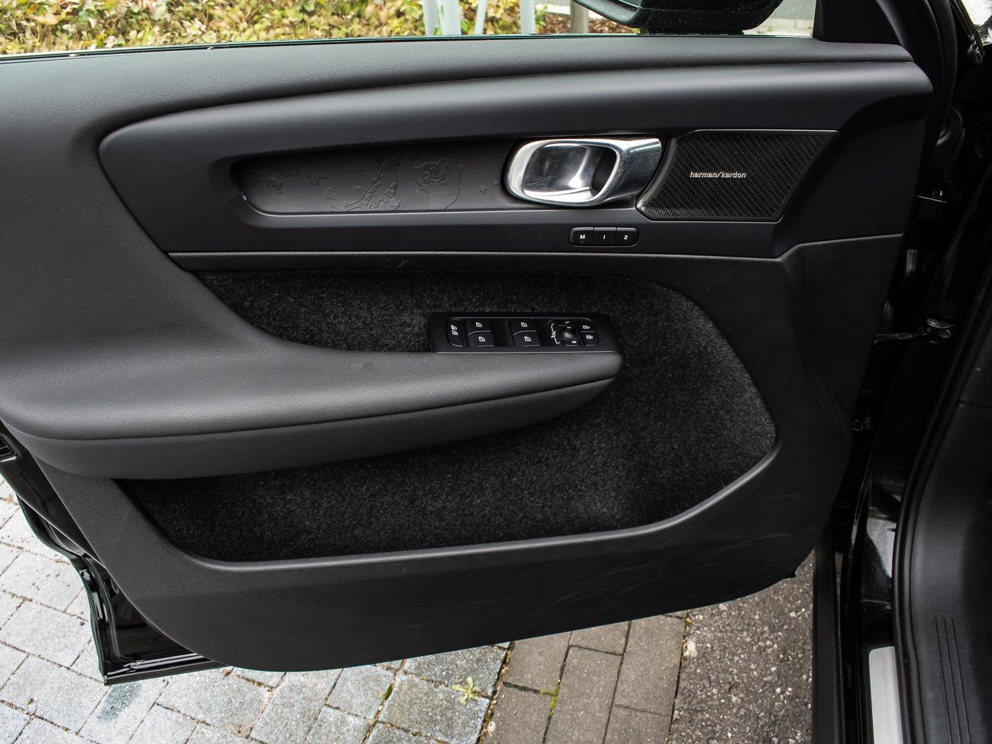 Volvo C40 Twin Motor AWD Ultimate PANO AHK 360° H&K LE, миниатюра 18