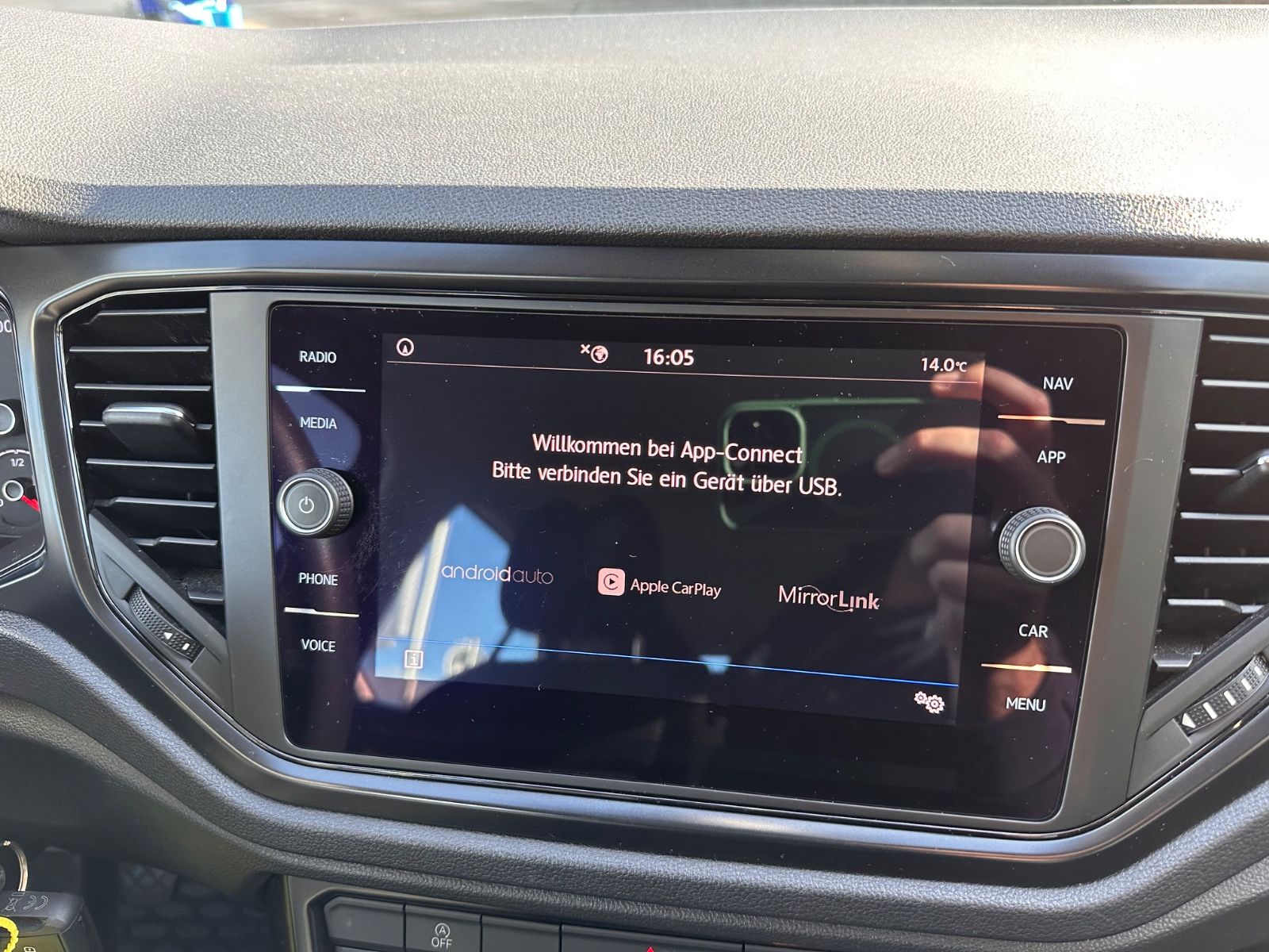 Fahrzeugabbildung Volkswagen T-Roc 1.0 TSI AHK/Navi/APP/PDC/GJR/LM 16"