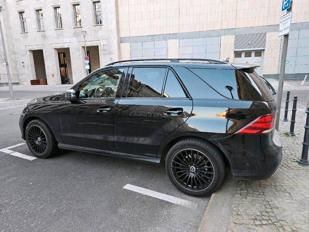 Image of Mercedes-Benz GLE 350