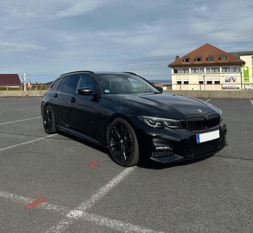 Image of BMW 320
