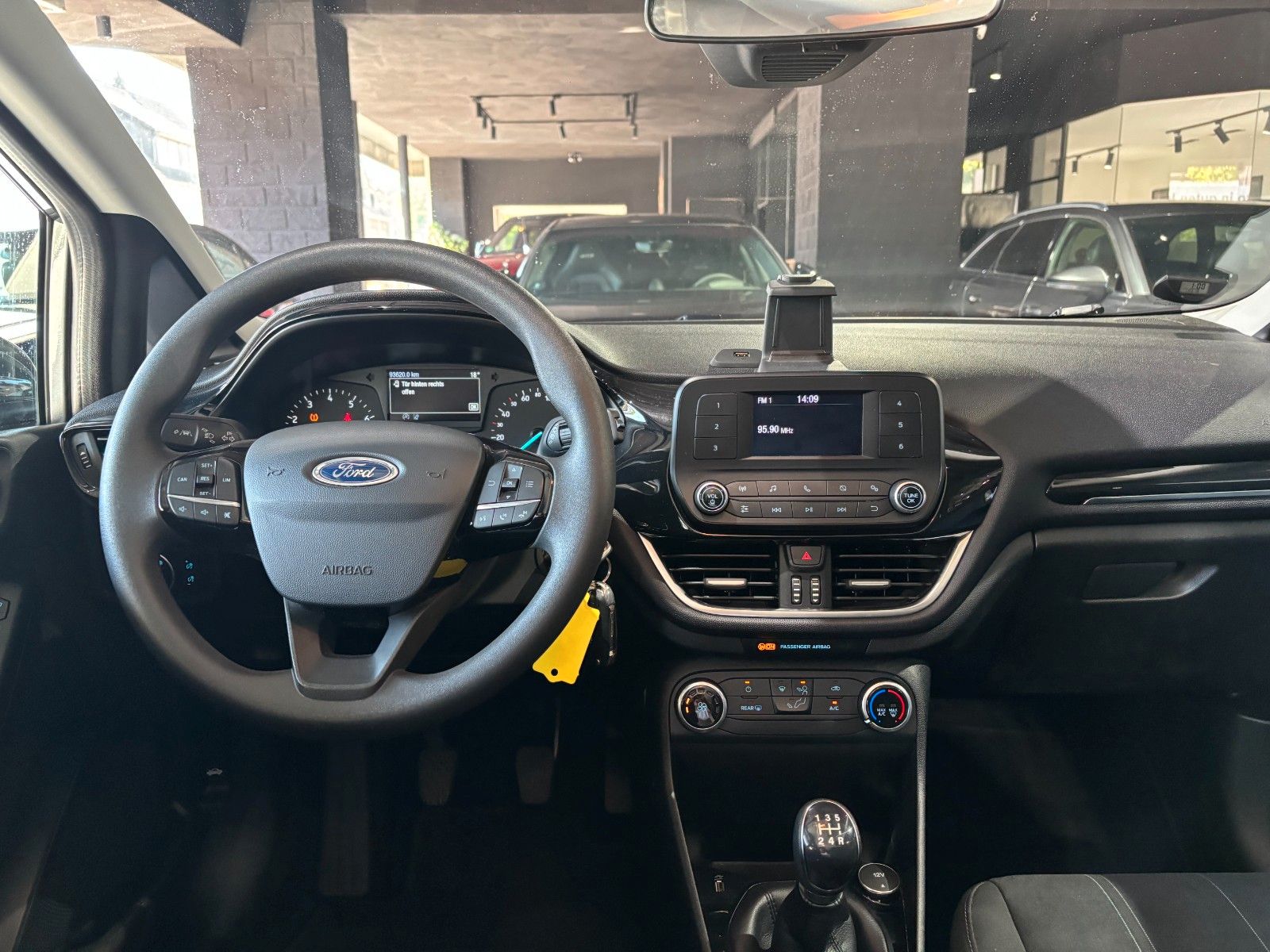 Fahrzeugabbildung Ford Fiesta Cool & Connect /Easy-Driver-Paket/TÜV NEU