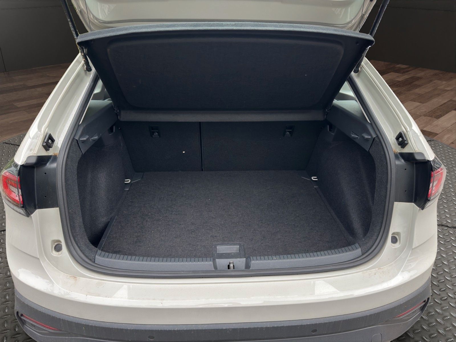Fahrzeugabbildung Volkswagen Taigo Life Klima/1Hand/LM Felgen /Parktronik