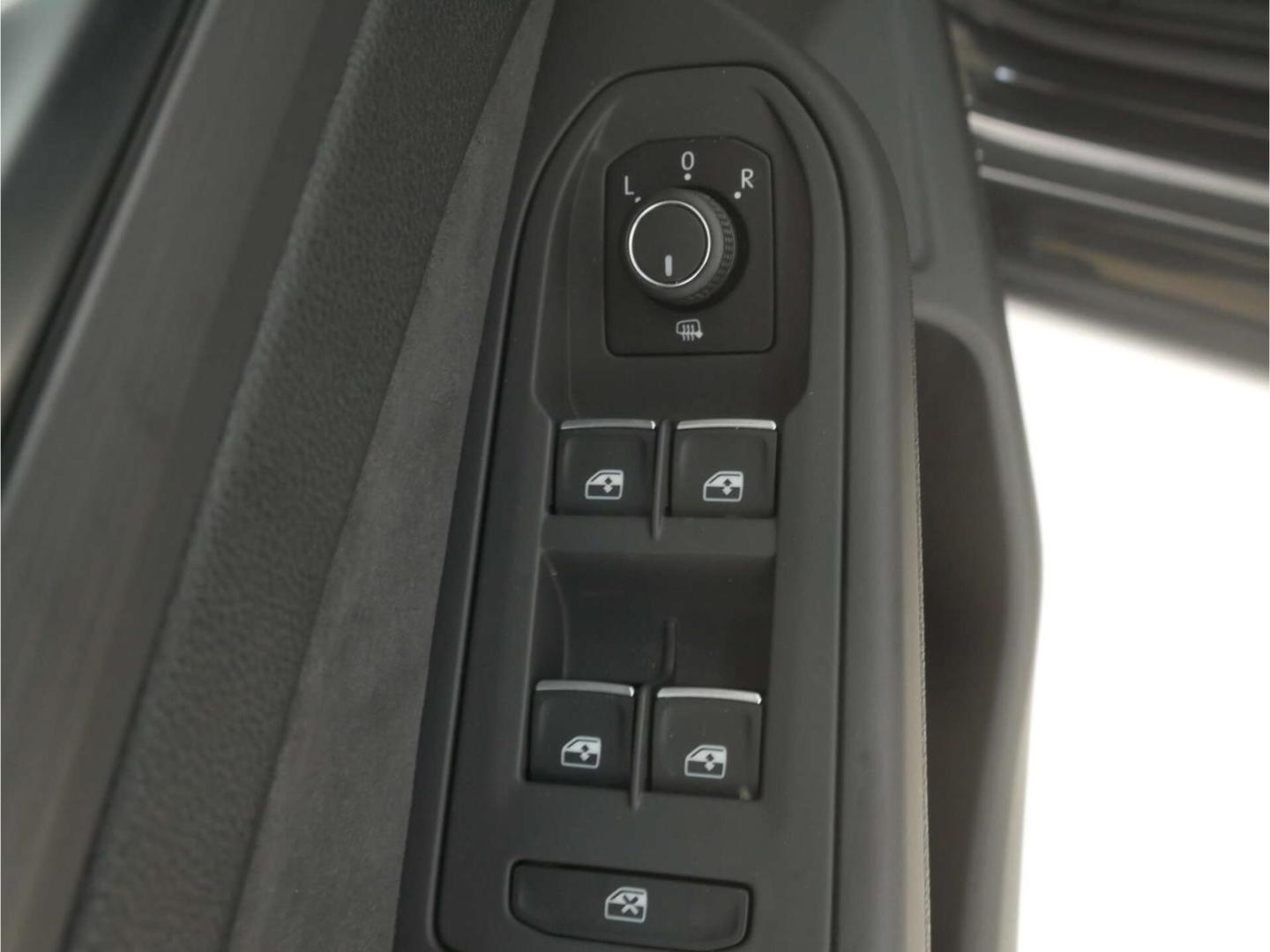 Volkswagen Golf 2.0 TSI Style DSG App-Connect/LED/17'', миниатюра 18