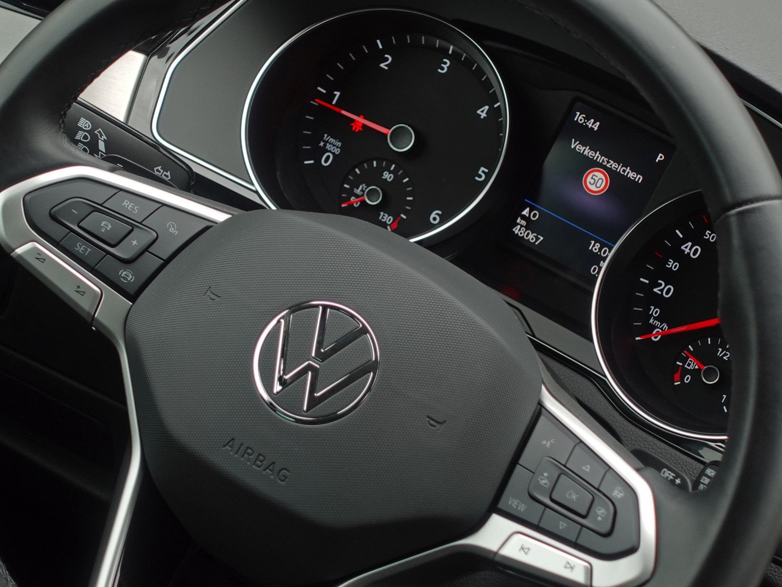 Fahrzeugabbildung Volkswagen Passat Variant 2.0 TDI DSG Elegance IQ-Light AHK