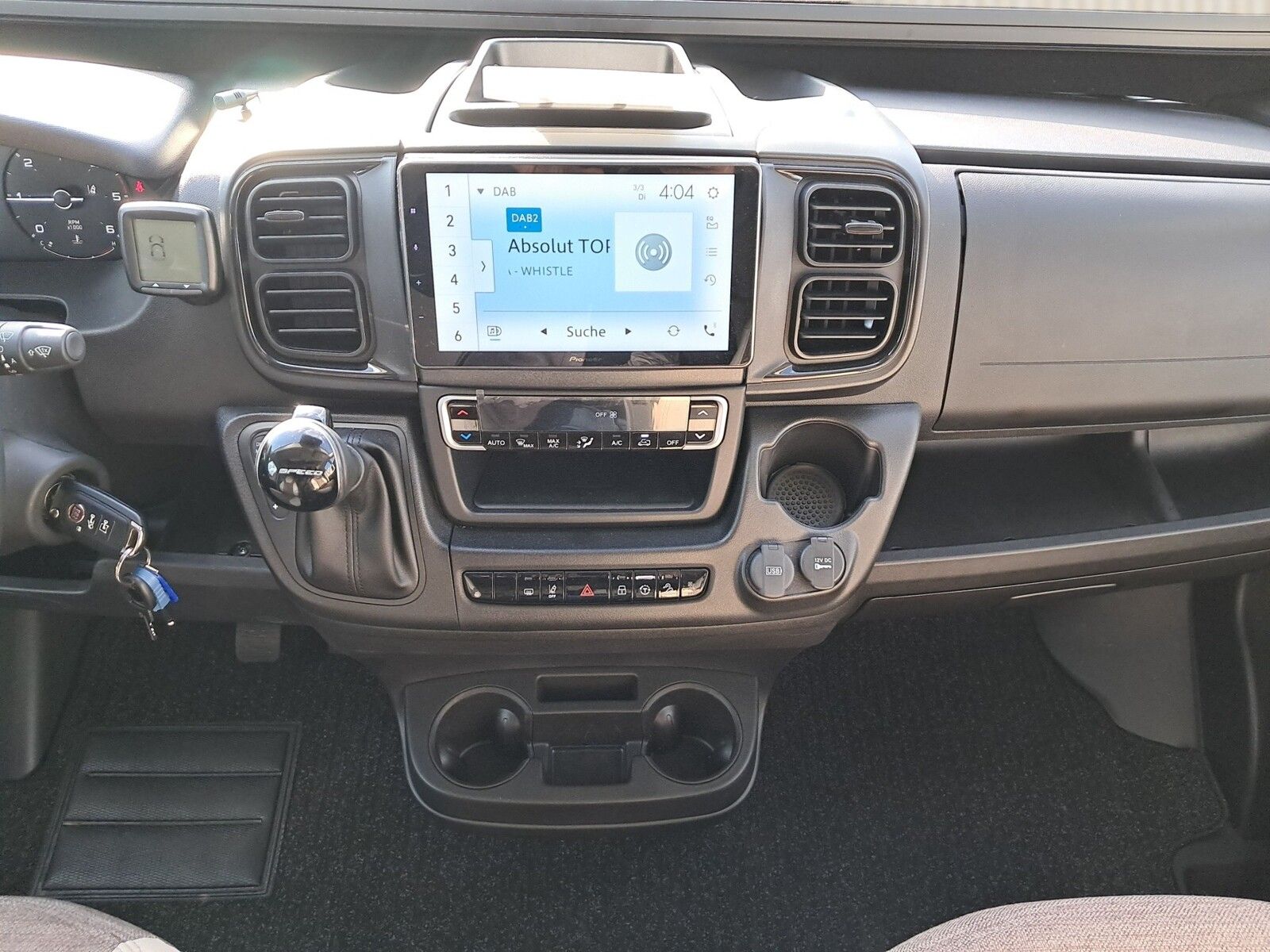 Fahrzeugabbildung Eura Mobil Van V 635 HB Fahrassistenz- & Mondial Plus Paket