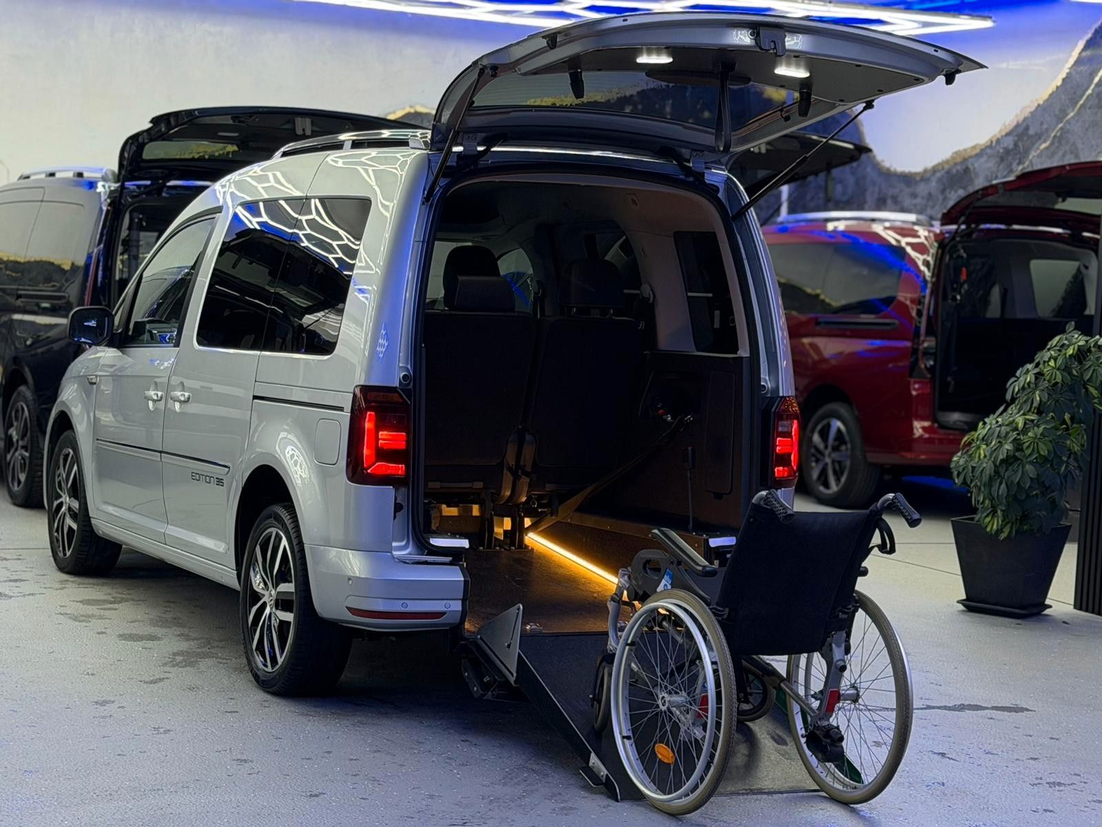 Volkswagen Caddy-DSG-Behindertengerecht-Edition 35-Rampe
