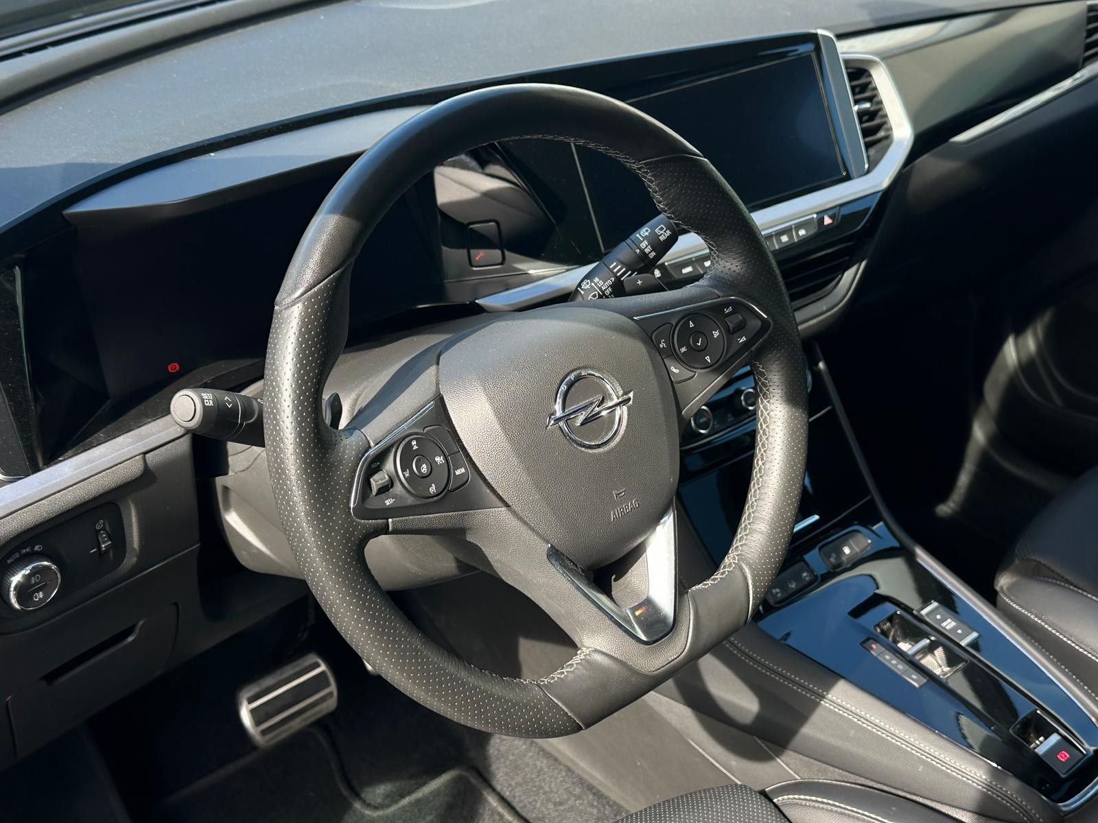 Fahrzeugabbildung Opel Grandland GSe PHEV 1.6 AWD+LED+360+SHZ+ACC+NAVI+