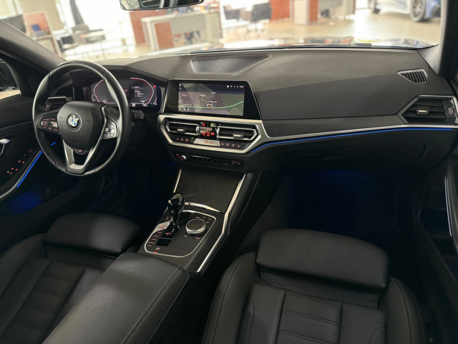 Fahrzeugabbildung BMW 330d xD Sport Line Panorama Kamera HUD DAB HiFi