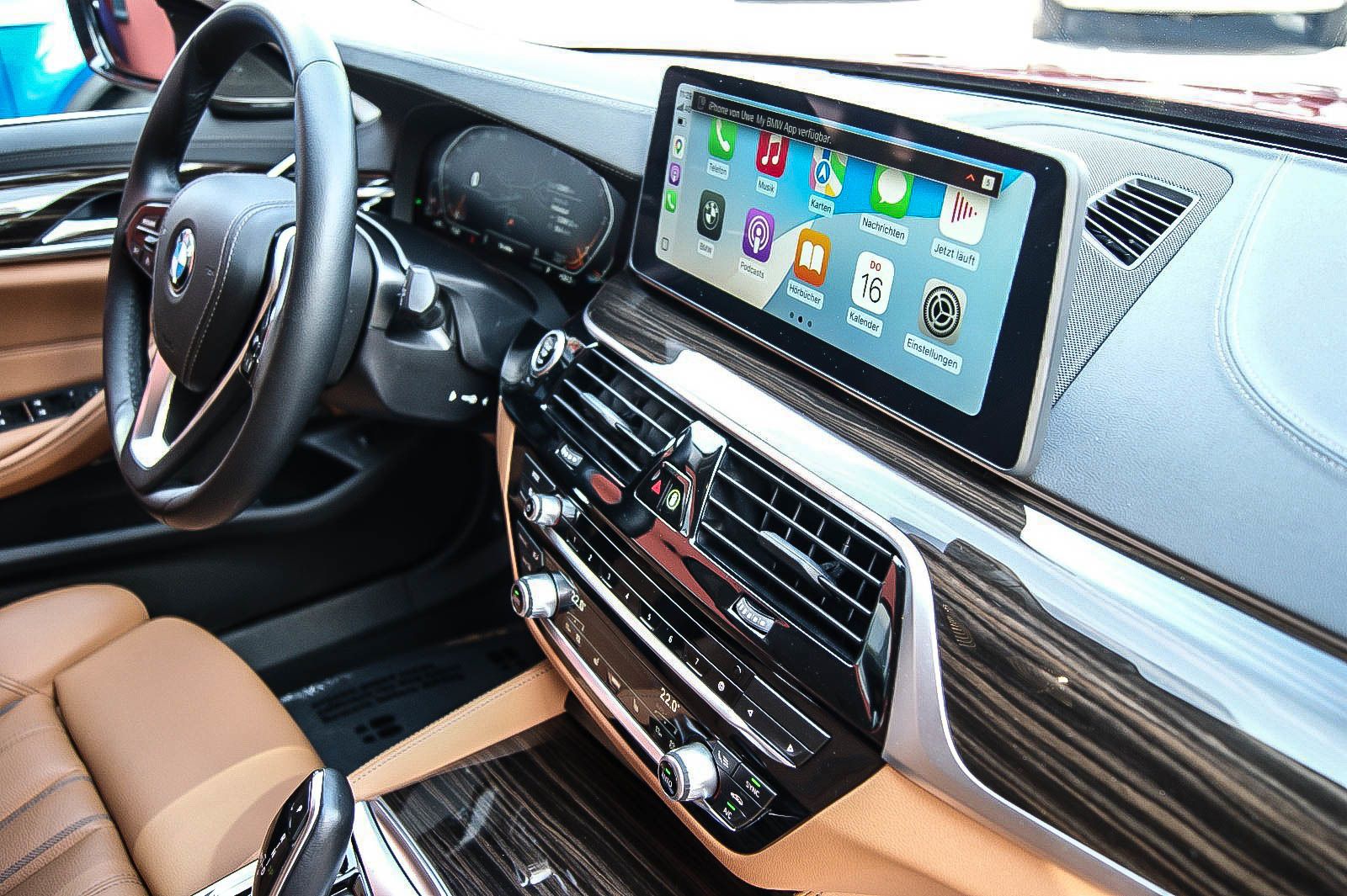 Fahrzeugabbildung BMW 530 d Touring H&K SOUND PANORAMA AVENTURINROT 3
