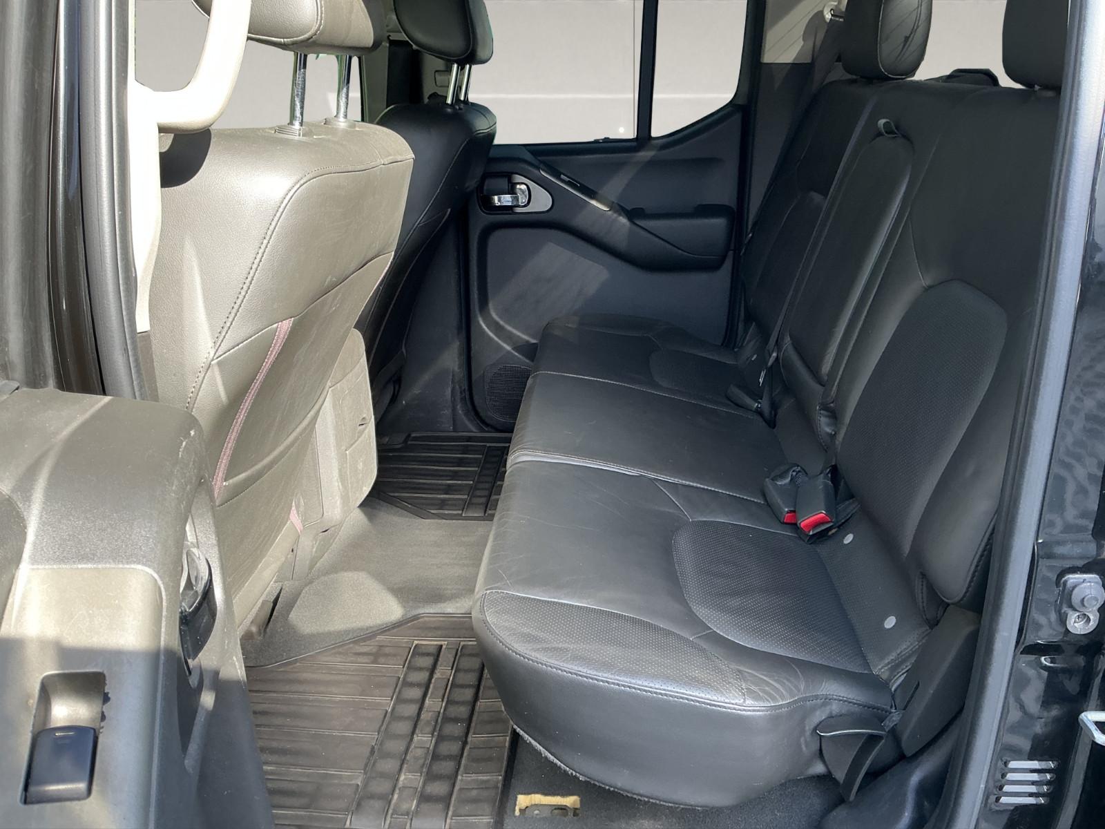 Nissan Navara Double Cab LE 4x4 | 171 ch | BVA | Cuir | Toit ouvrant | Sièges chauffants électriques | Attelage