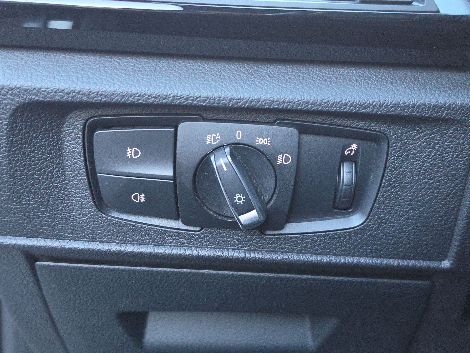 Fahrzeugabbildung BMW 218i Cabrio M Sport LEDER XENON SHZ TEMPOMAT