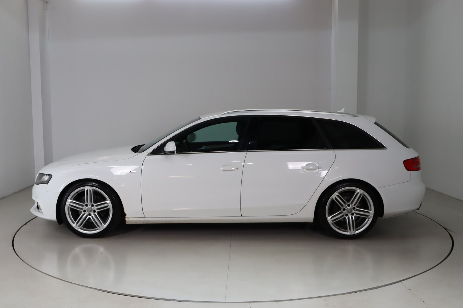 Fahrzeugabbildung Audi A4 2.0 TDI S line Avant * Sitzhzg. * Alcantara *