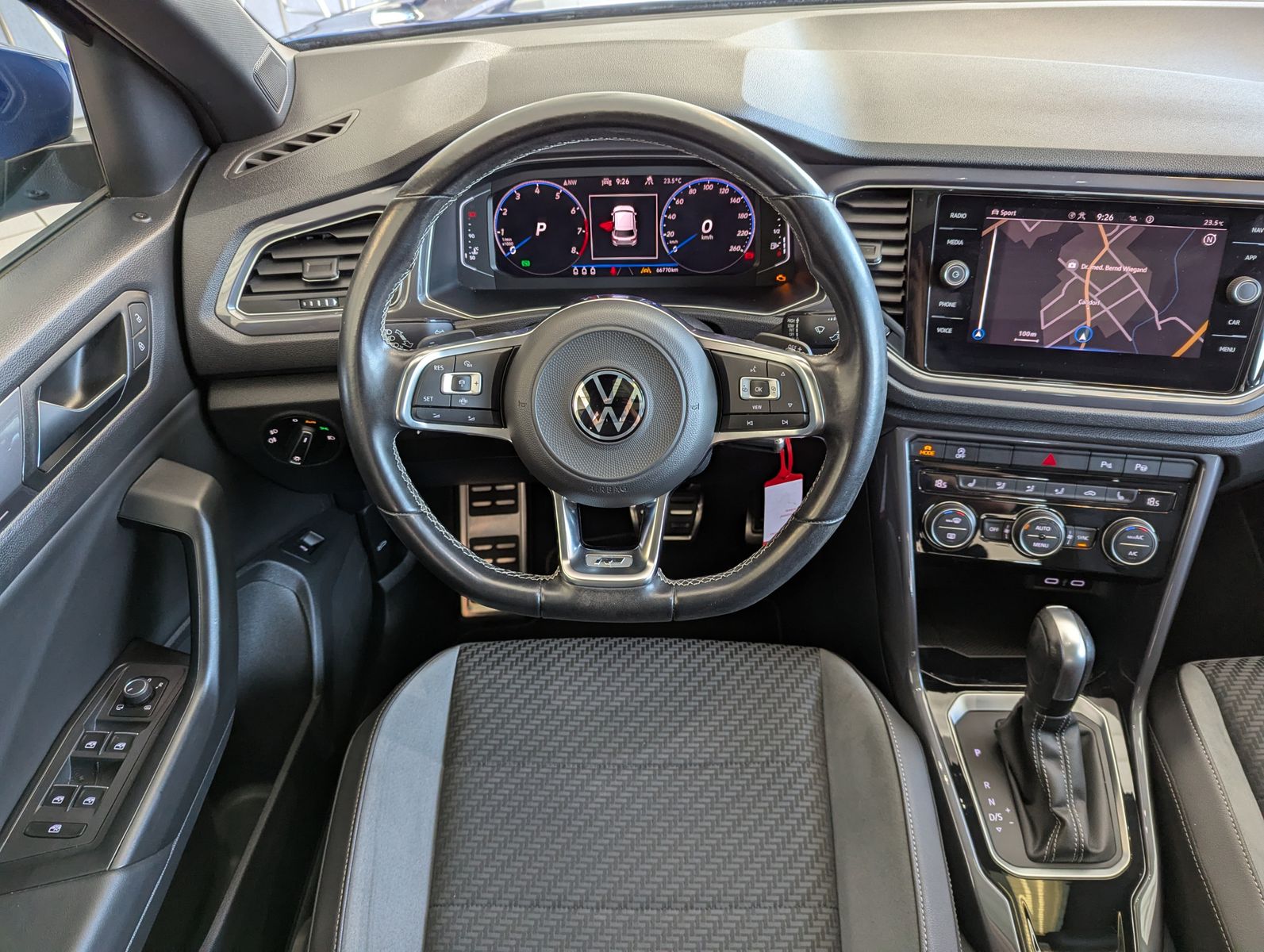 Fahrzeugabbildung Volkswagen T-Roc 1.5 TSI DSG 2x R-Line Sport Pano AID LED