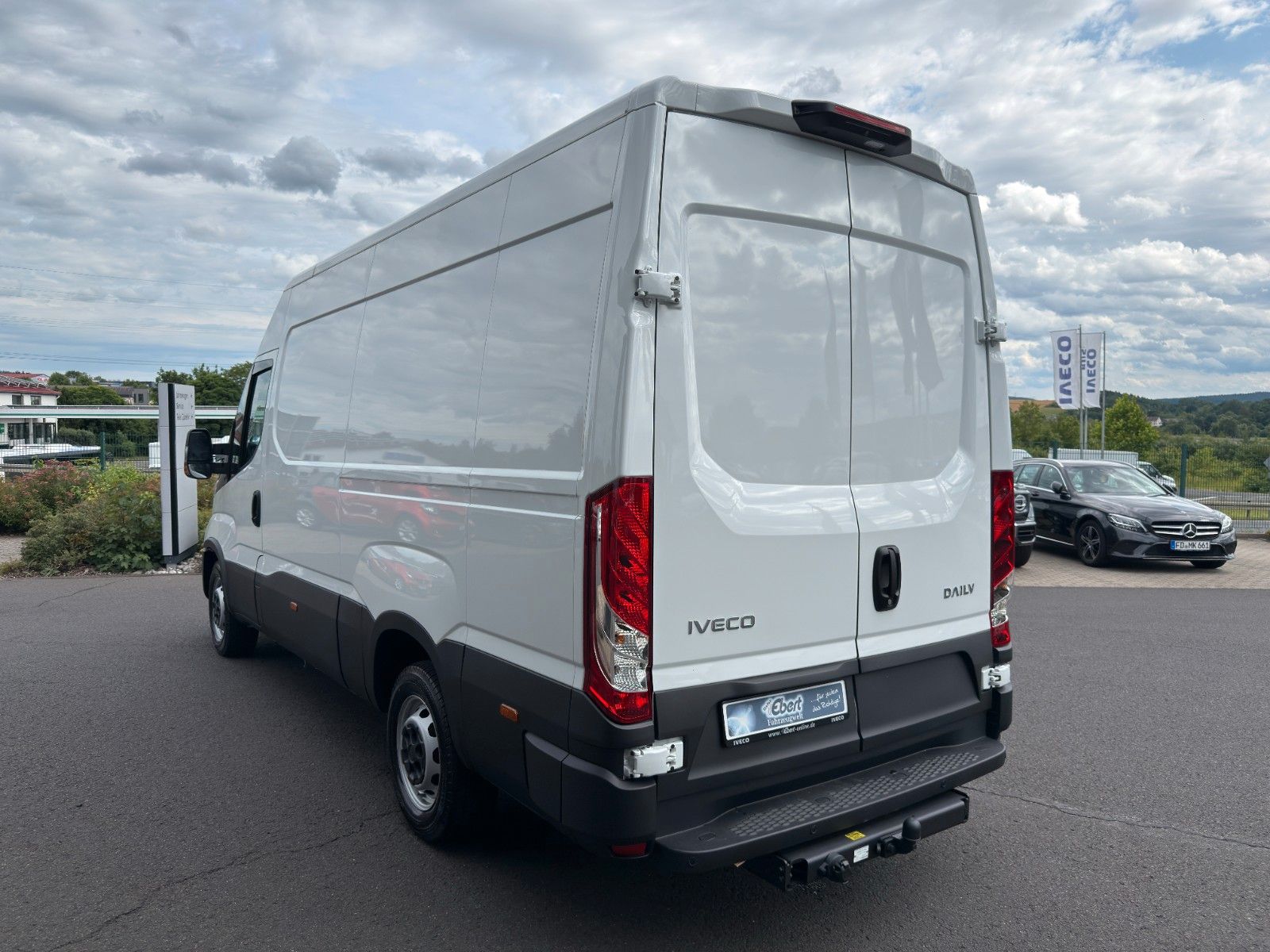 Fahrzeugabbildung Iveco Daily 35S14B V Airlineschienensystem *AHK 3,5 t*