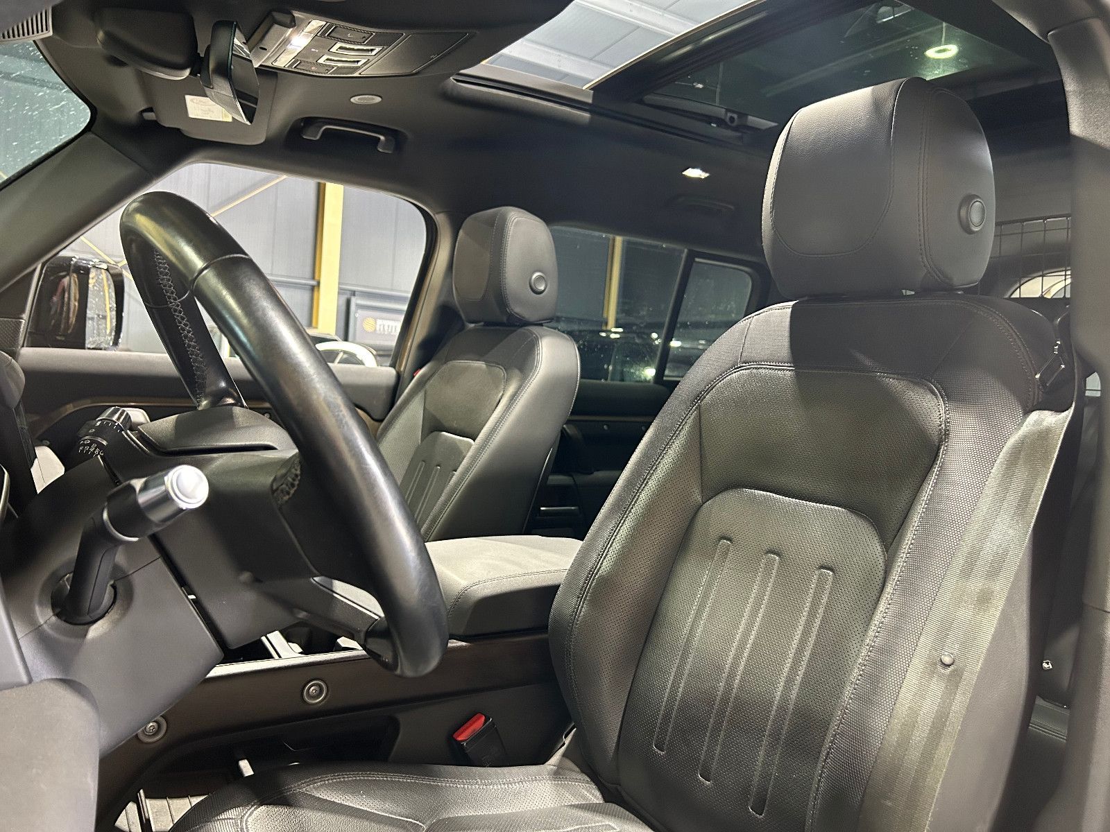 Fahrzeugabbildung Land Rover Defender 110 X-Dynamic S/HEAD-UP/PANO/360°/APPLE