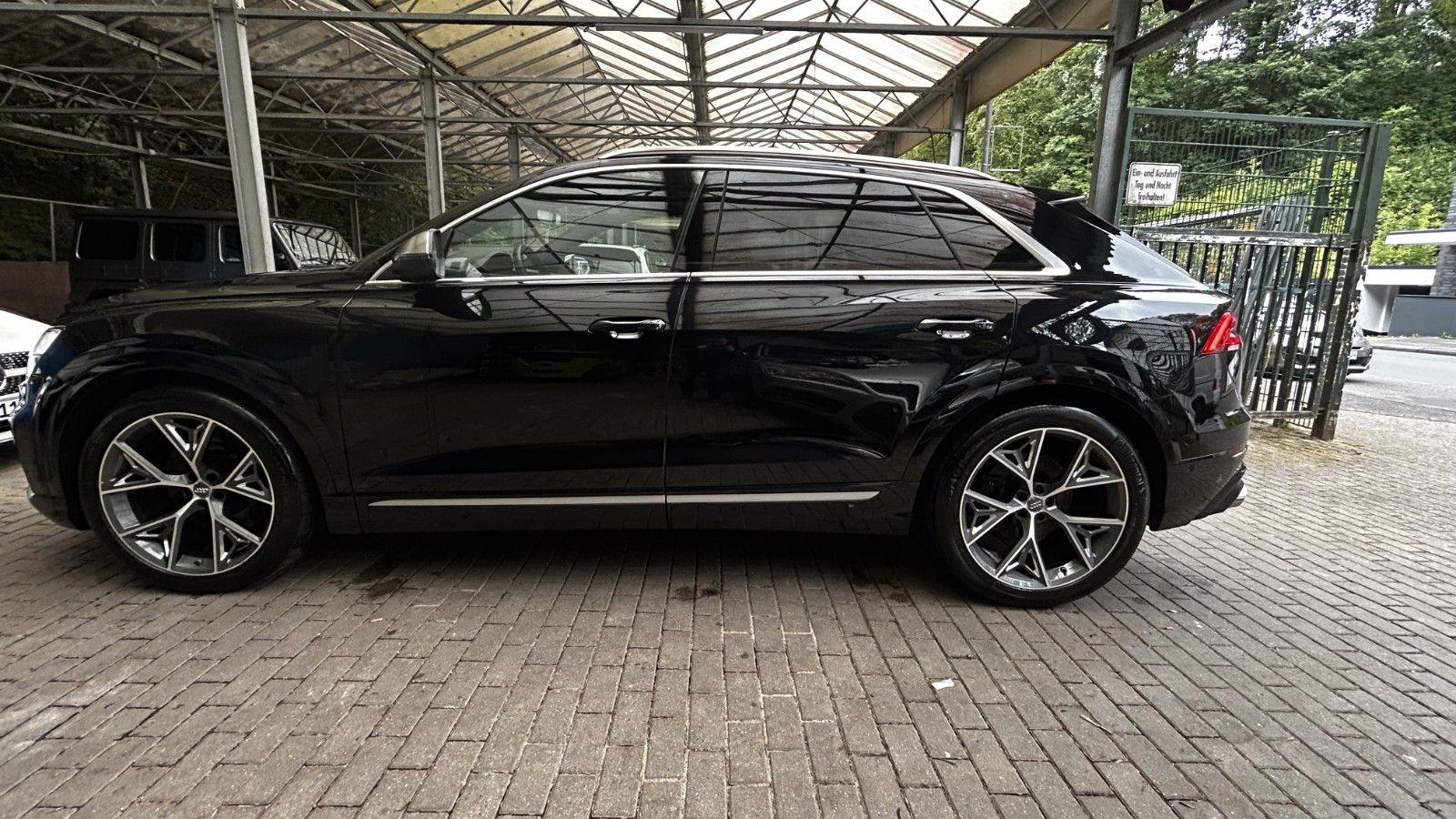 AUDI SQ8 TDI quattro tiptronic 