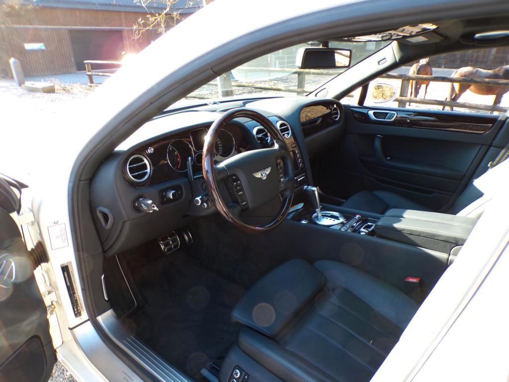Bentley Continental Flying Spur -