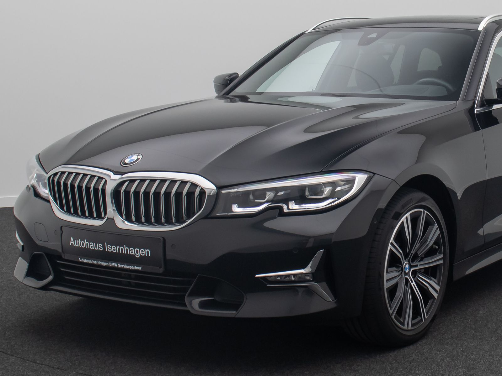 Fahrzeugabbildung BMW 330d xD Luxury Line HUD DAB Kamera AHK Panorama