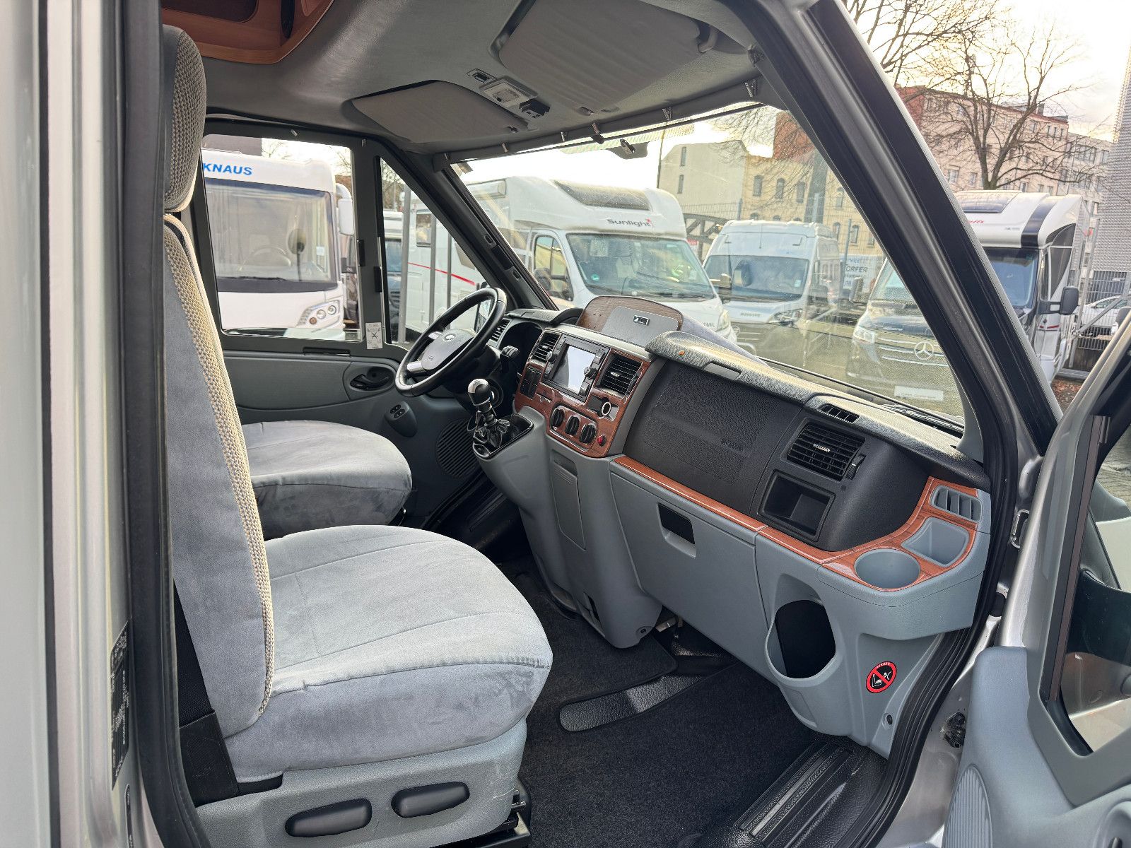 Fahrzeugabbildung HYMER / ERIBA / HYMERCAR Van 512 SILVERLINE FORD TRANSIT SOLAR TV KAMERA