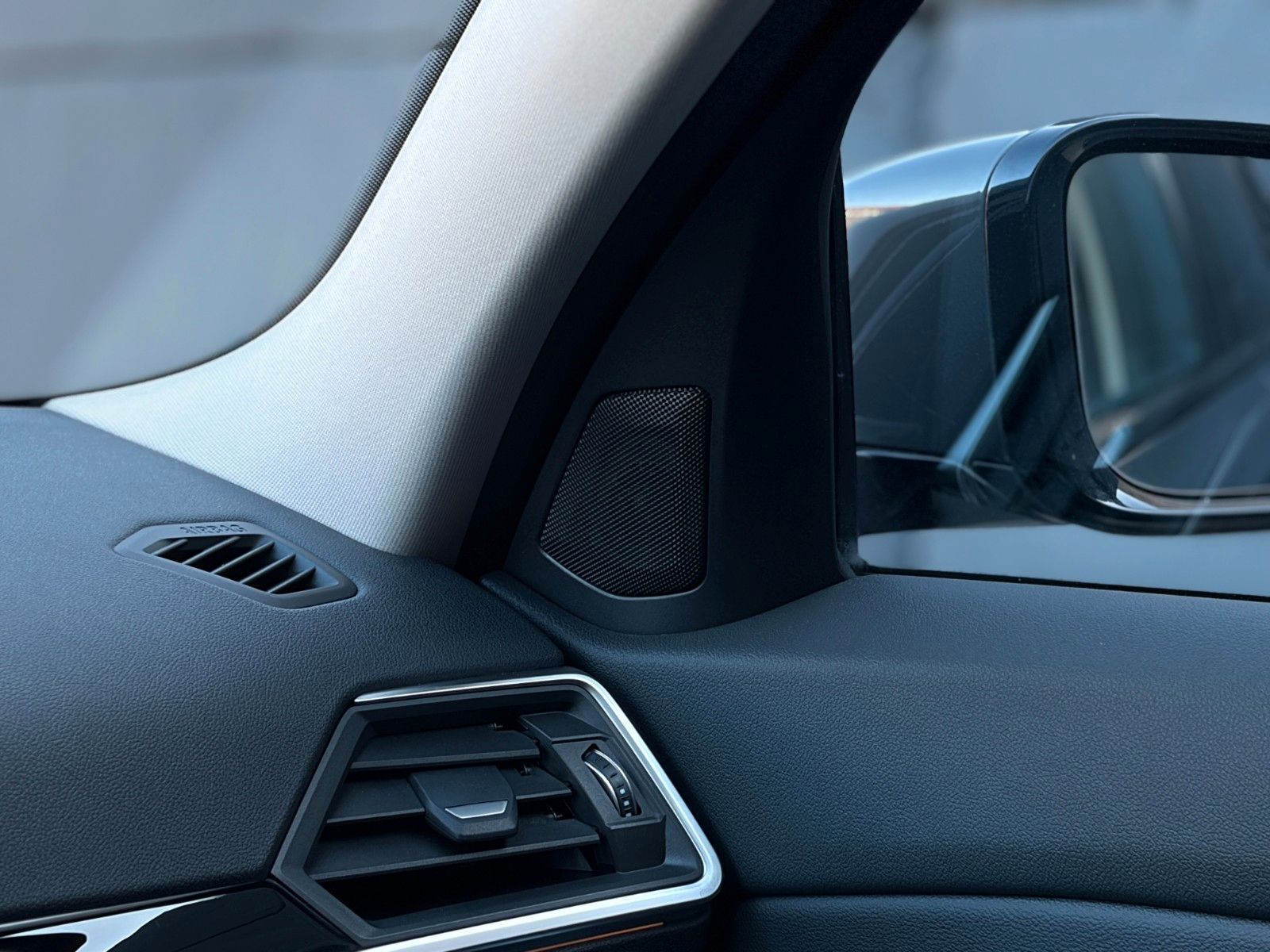 Fahrzeugabbildung BMW 330i Touring LEDER AKUSTIK PANO LED HiFi CarPlay