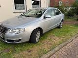 Volkswagen Passat  b6 1.6 fis - Volkswagen Passat mit Benzin-Antrieb: Limousine, 1.6