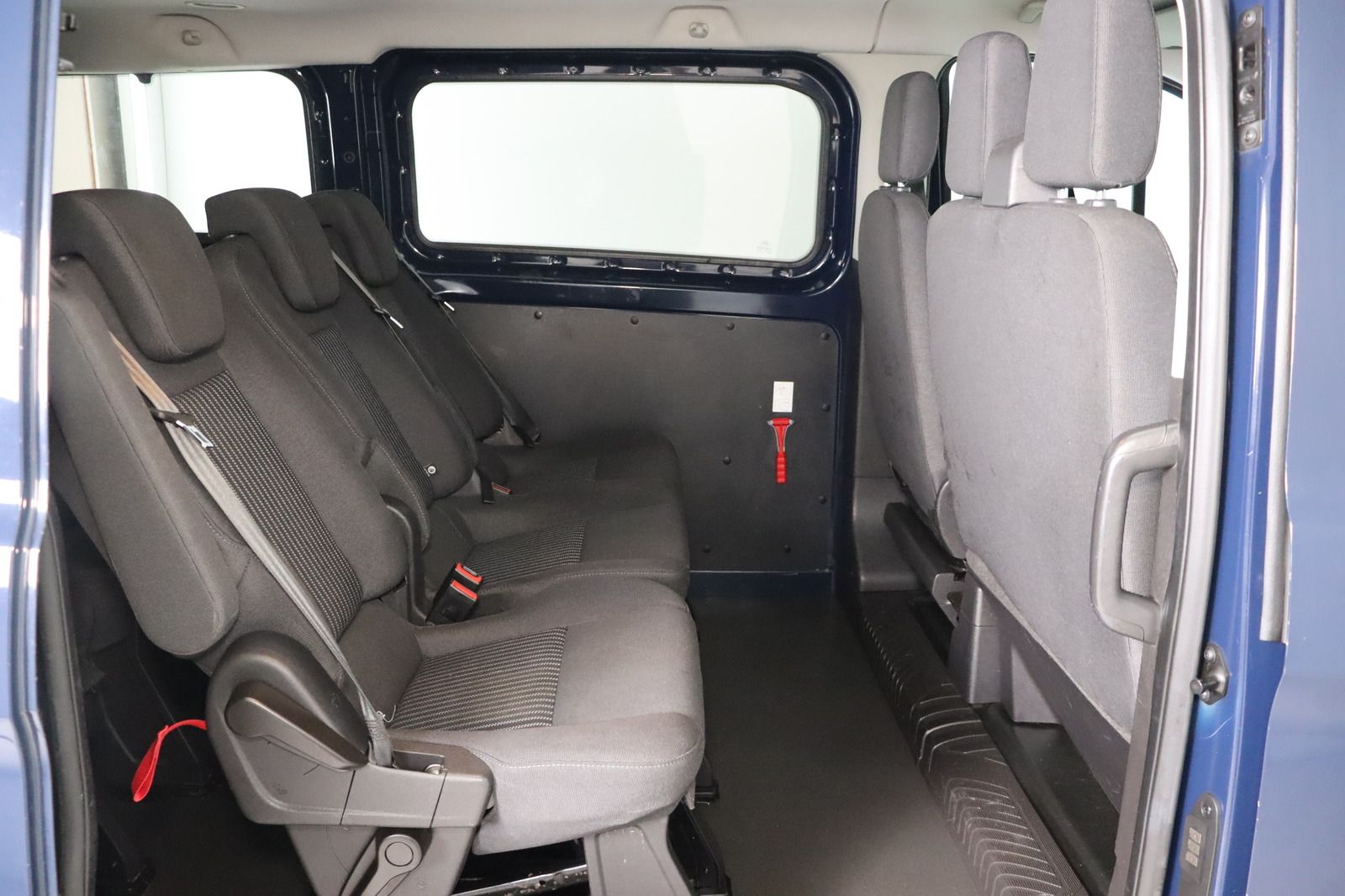 Fahrzeugabbildung Ford Transit Custom Kombi 310 L1 H1 Trend 2.0 EcoBlue