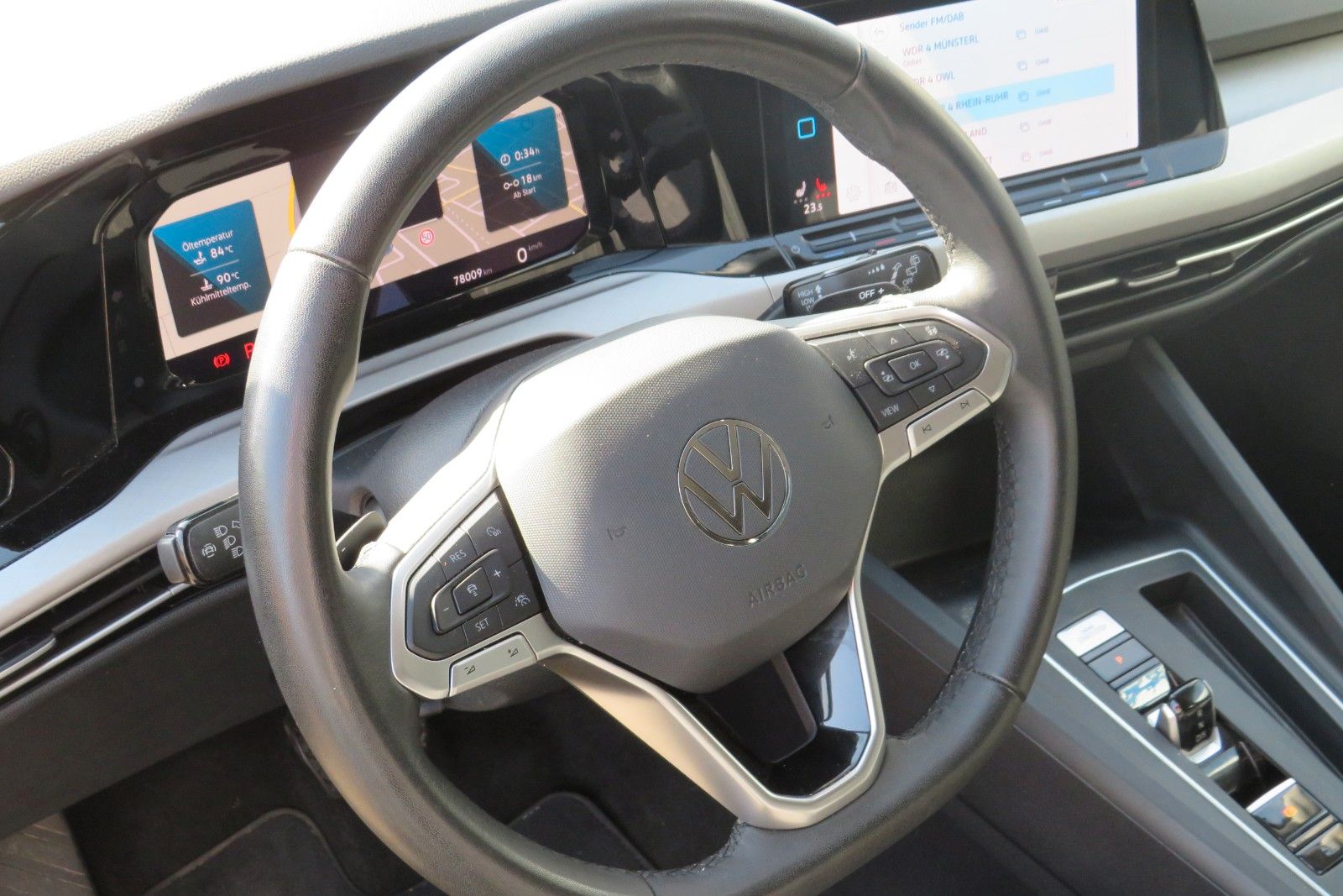 Fahrzeugabbildung Volkswagen Golf Variant LIFE DSG NAVI APP ACC SITZH. LED 1H