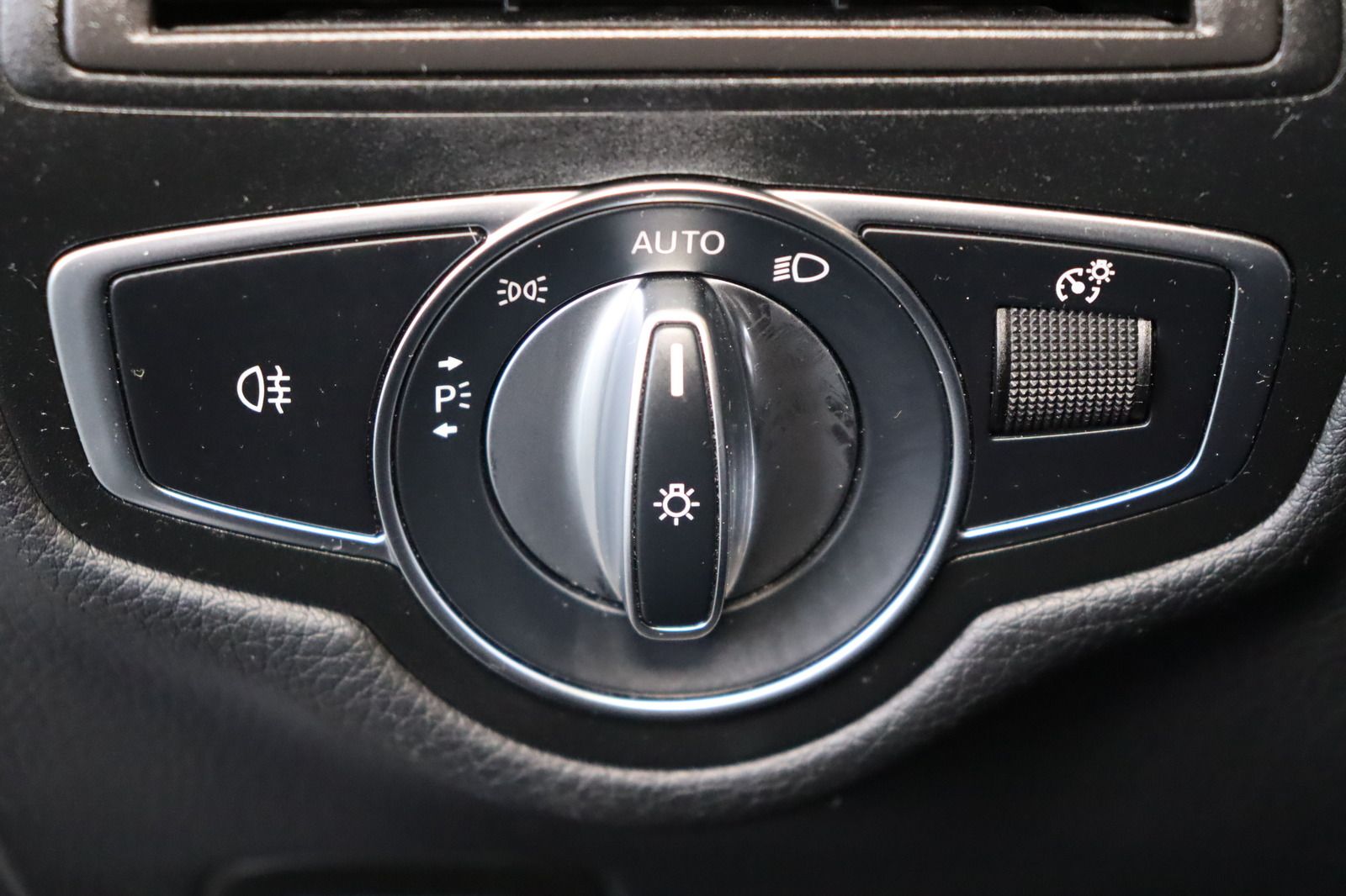 Fahrzeugabbildung Mercedes-Benz GLC 300 e 4Matic * DIS * RFK * LED