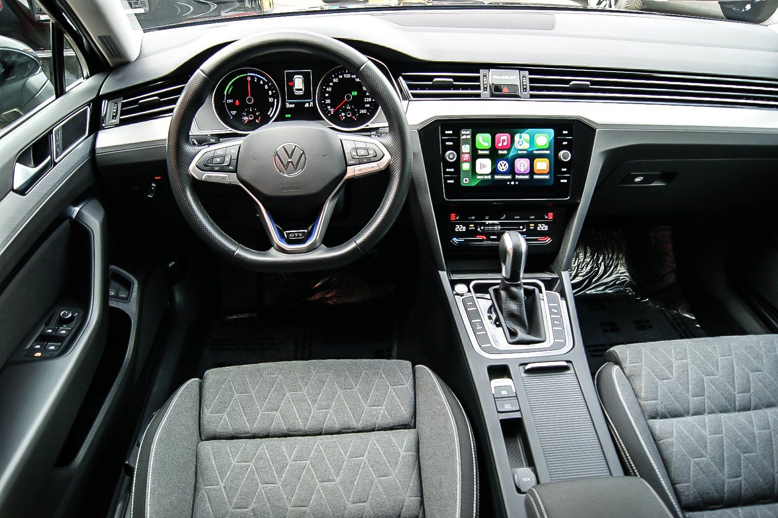 Fahrzeugabbildung Volkswagen Passat Variant GTE MATRIX-LED IQ.DRIVE ACC 1HAND