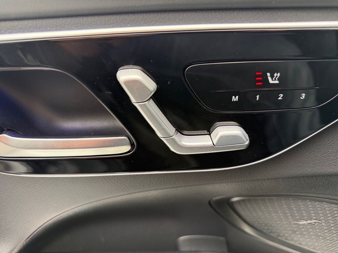 Fahrzeugabbildung Mercedes-Benz C 300 de T AMG PREM+AHK+DIG.LIGHT+DISTR+360+KEY