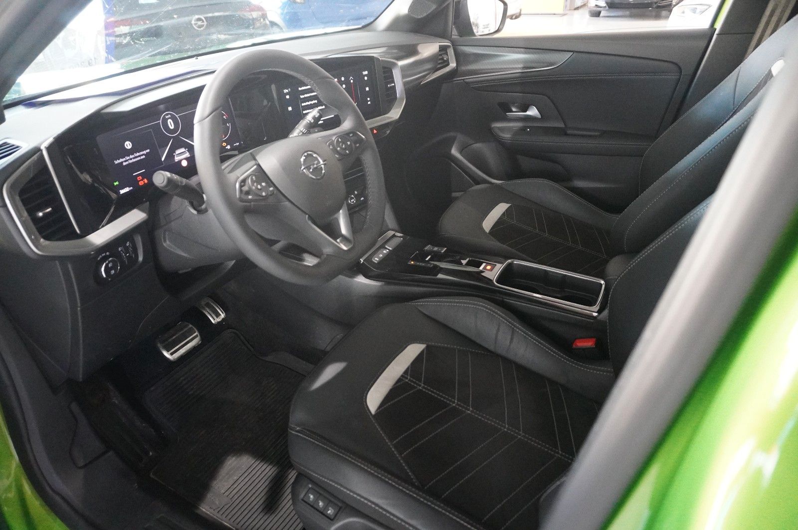 Fahrzeugabbildung Opel Mokka 1.2T ULTIMATE NAVI/LED/KAMERA/SPORT/DAB+