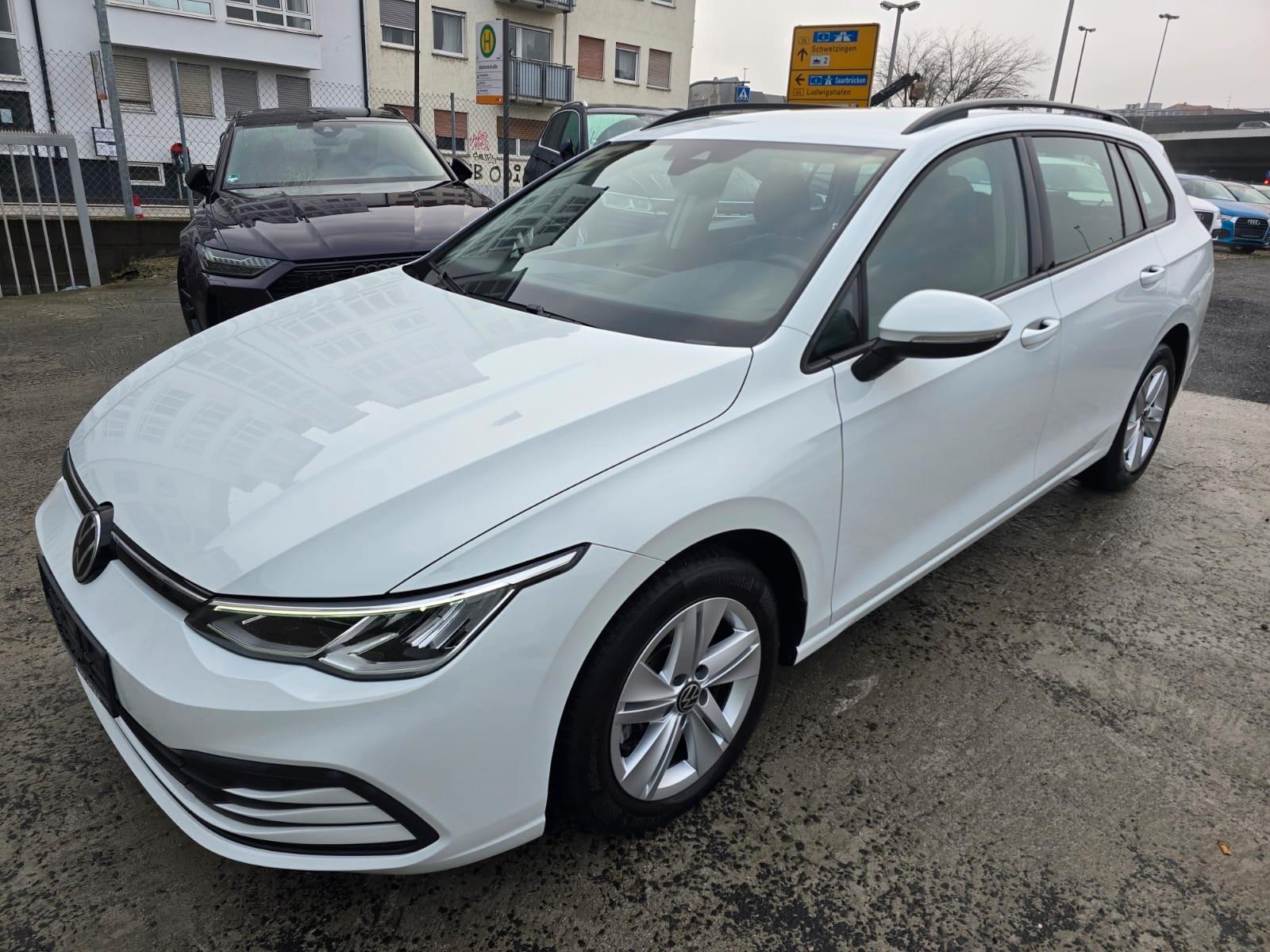 Volkswagen Golf VIII Variant Life 2,0 TDI AUTOMATIK*LENKRAD