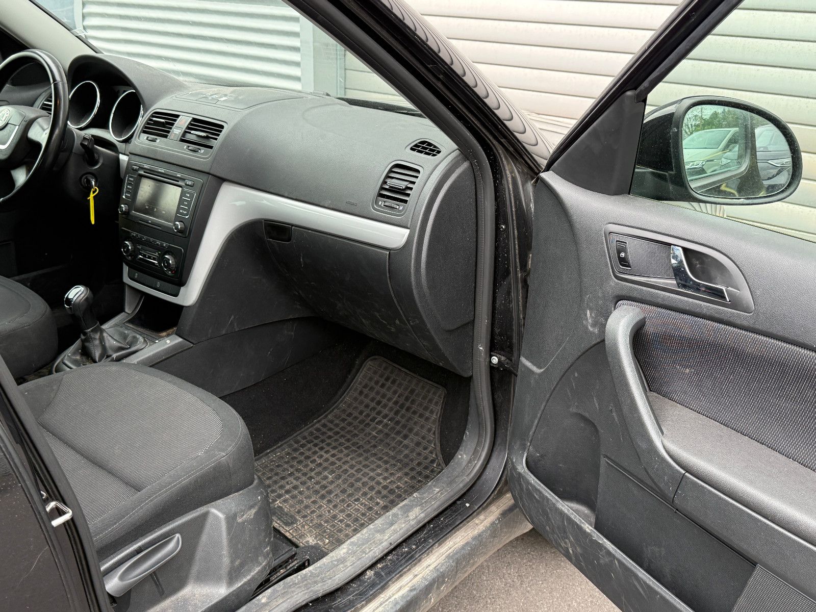 Fahrzeugabbildung SKODA Yeti Ambition Plus Edition AHK SHZ PDC GRA Klima
